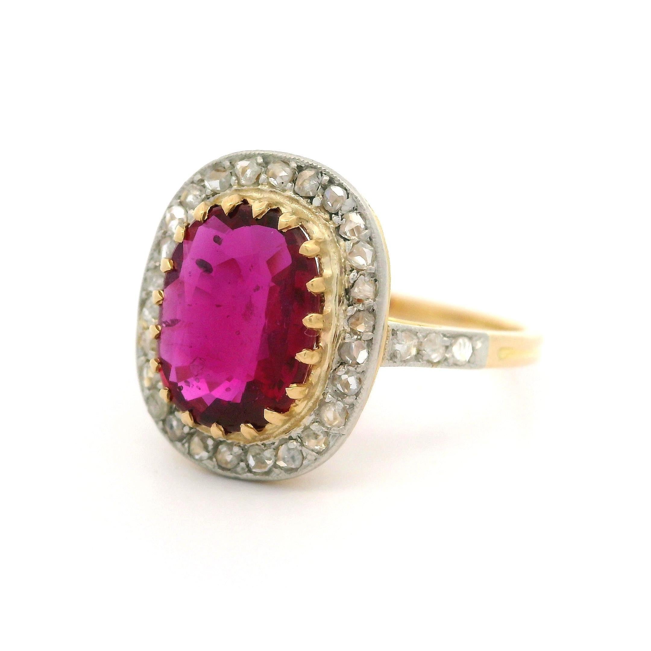 Anillo con halo de diamantes de rubí de la época eduardiana francesa en oro de 18 quilates y platino GIA de 2,13 quilates sin calor en venta 2