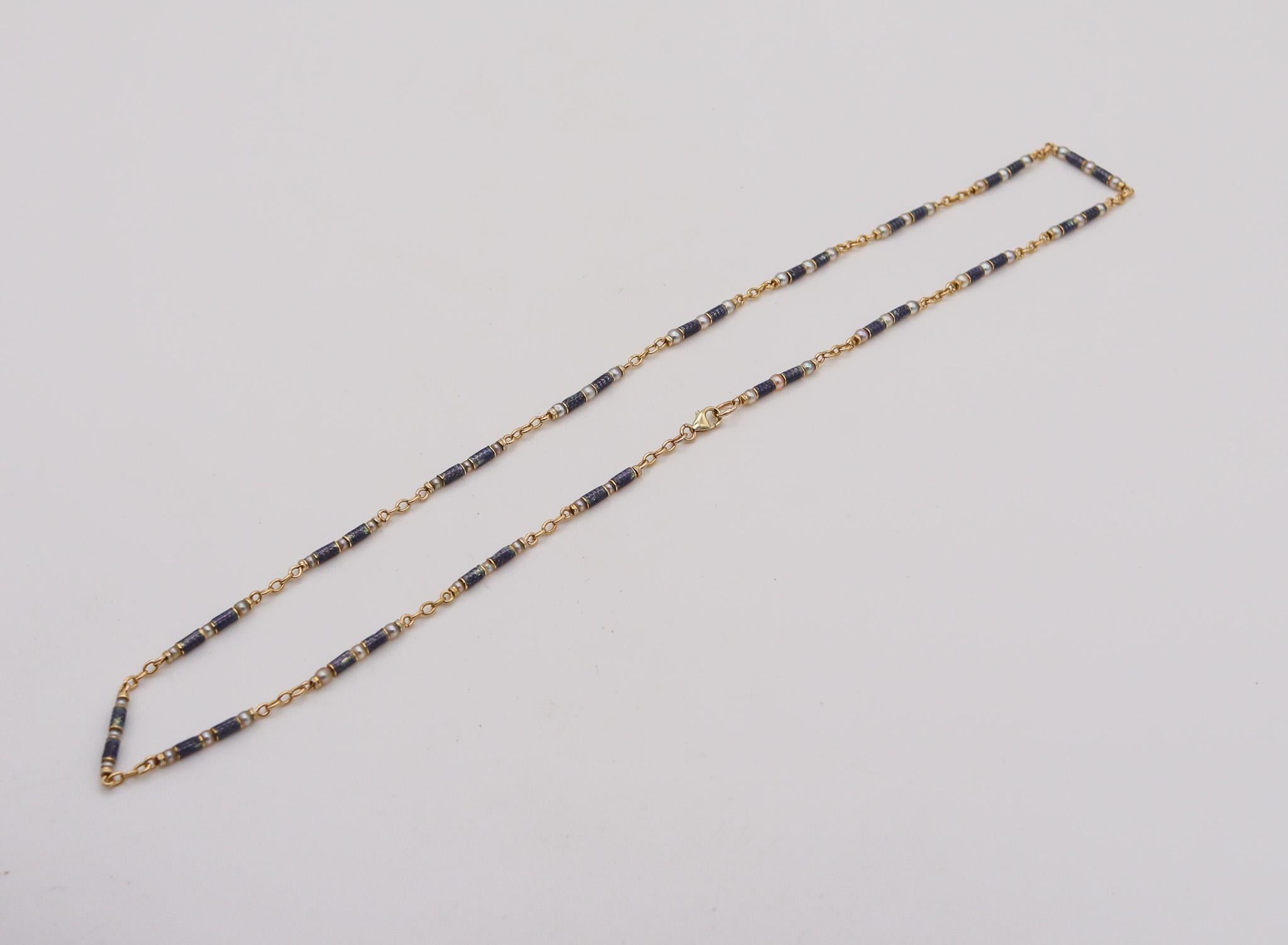 Chaîne émaillée française de l'époque édouardienne.

Superbe chaîne de collier, créée à Paris en France pendant la période édouardienne, en 1905. Cette magnifique chaîne a été soigneusement fabriquée en or jaune massif de 18 carats avec une finition
