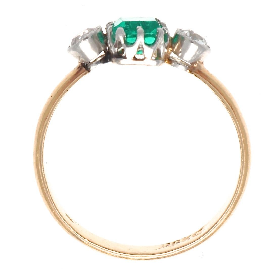 French Edwardian 3-Stone Emerald Old European Cut Diamond Gold Ring In Excellent Condition In Beverly Hills, CA