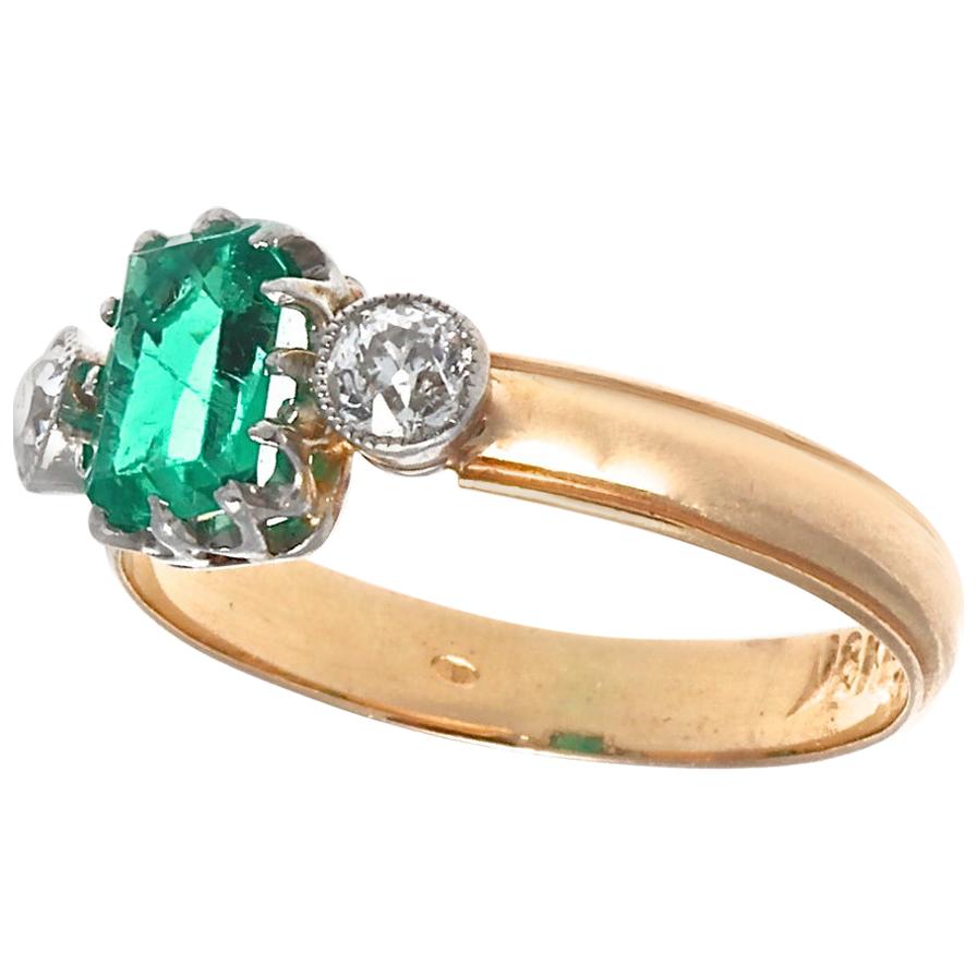 French Edwardian 3-Stone Emerald Old European Cut Diamond Gold Ring