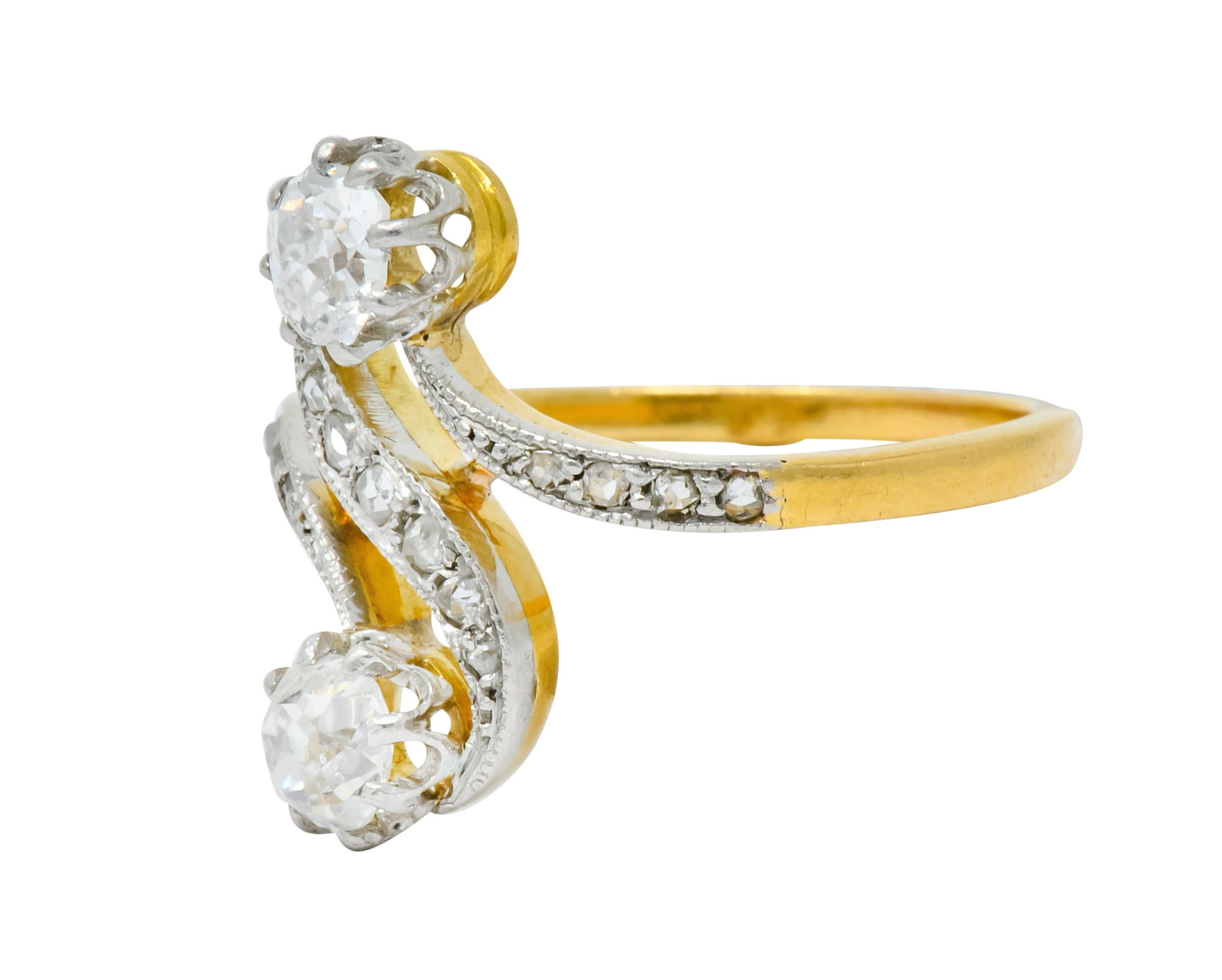 Women's or Men's French Edwardian 0.90 Carat Diamond Platinum 18 Karat Gold Toi ET Moi Ring