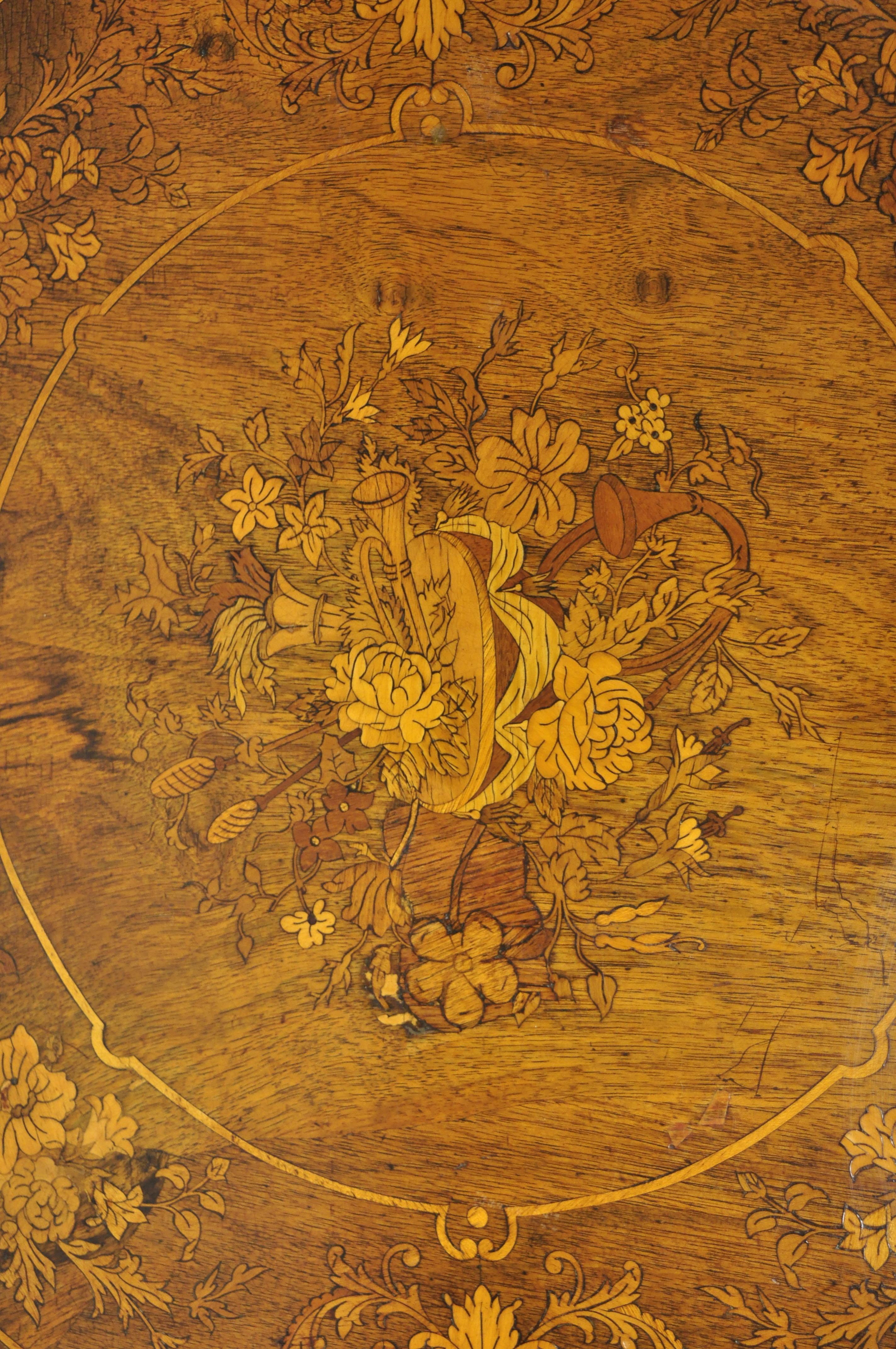 French Edwardian Floral Marquetry Satinwood Inlay Round Accent Side Table In Good Condition In Philadelphia, PA