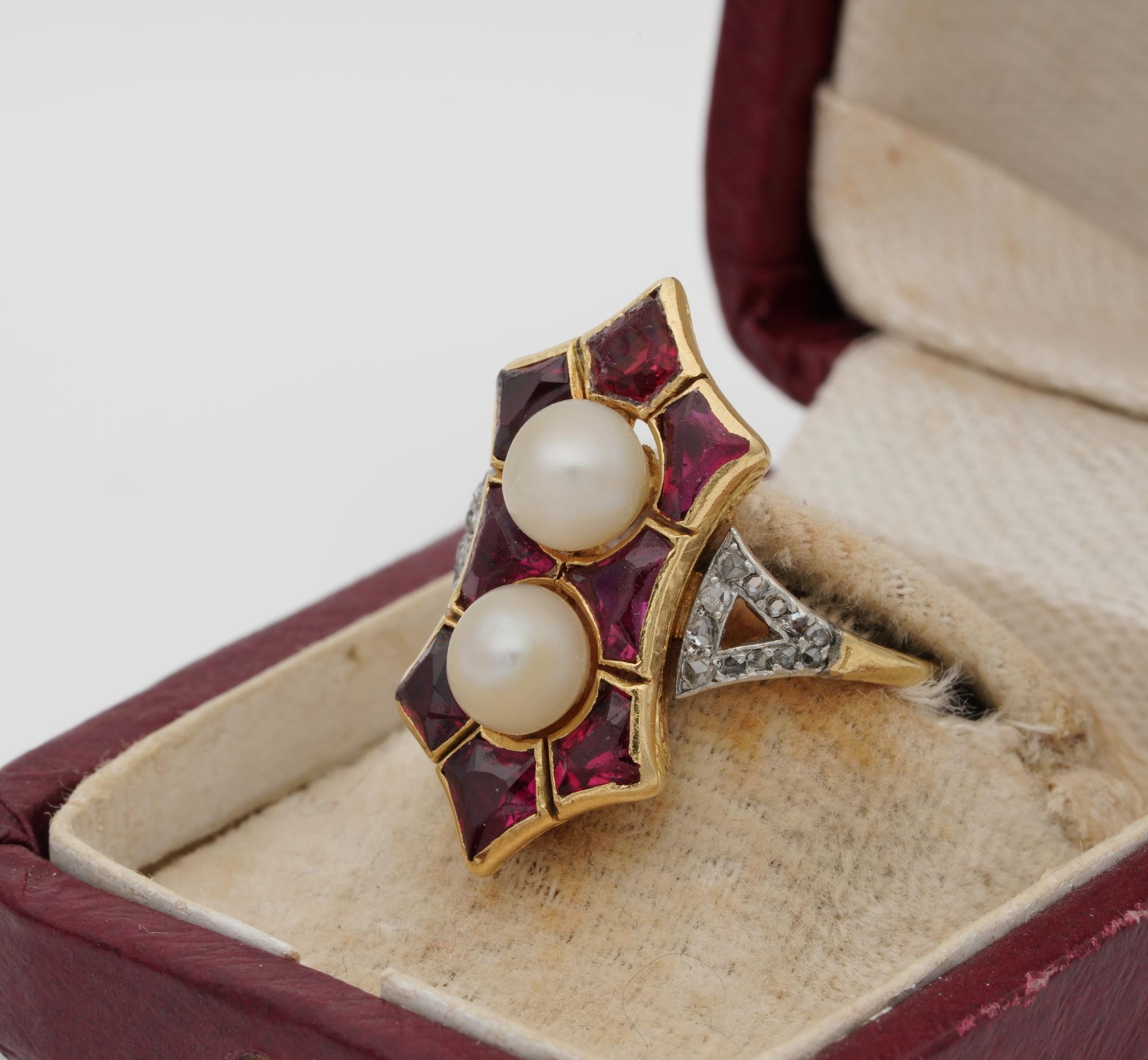 French Edwardian Rare 1.80 Carat Natural Siam Ruby Duo Natural Pearl Rare Ring In Good Condition For Sale In Napoli, IT