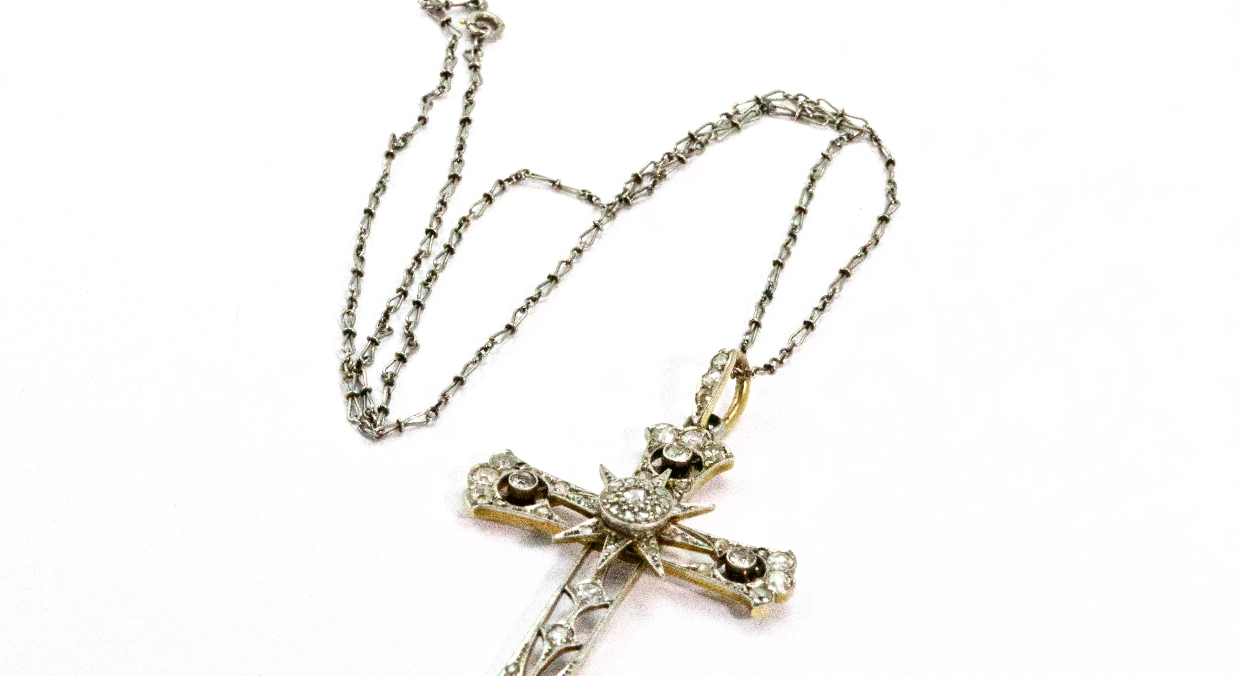 French Edwardian White, Yellow Gold and Platinum Diamond Cross Pendant Necklace In Excellent Condition In Chipping Campden, GB