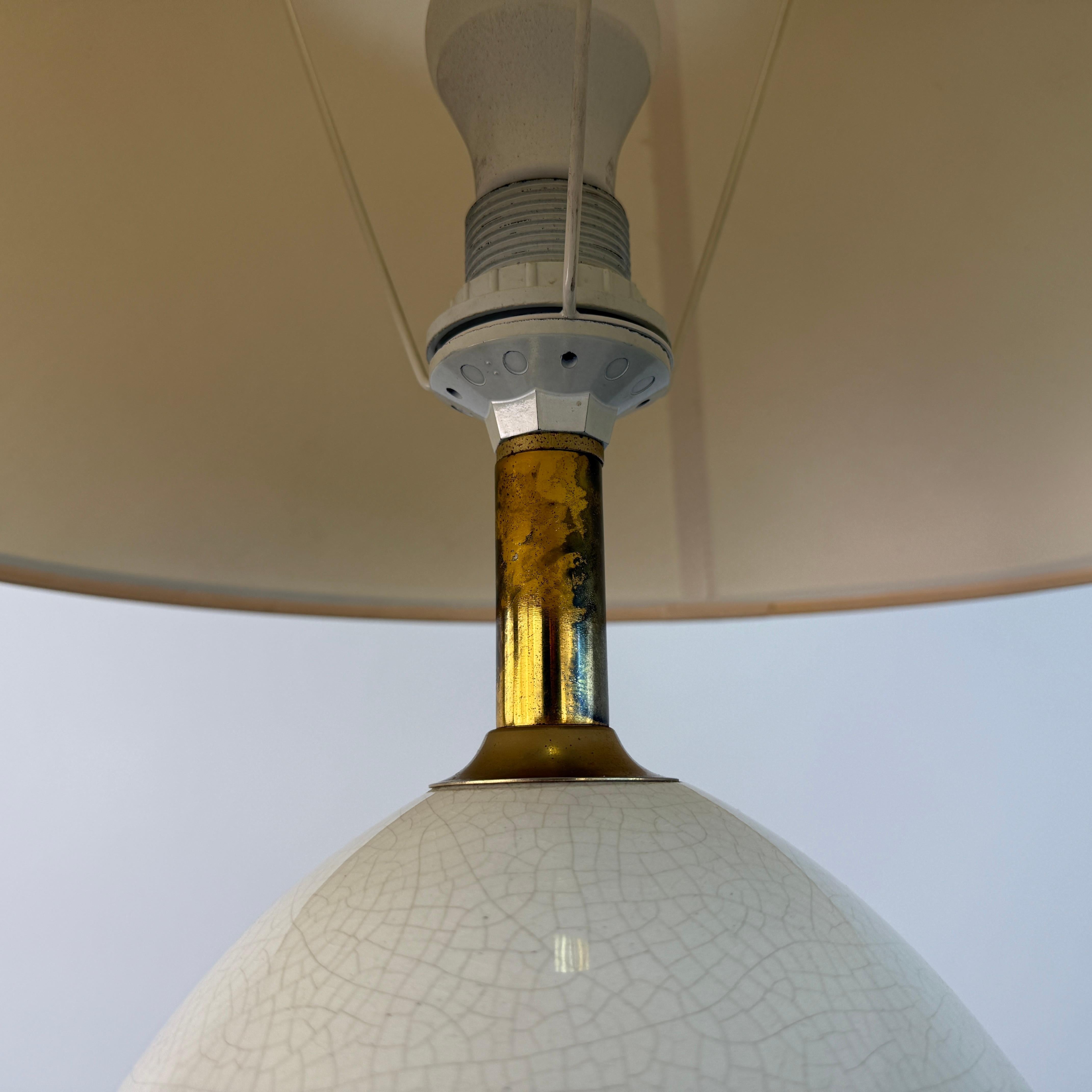 French Egg Ceramic Table Lamp In Good Condition For Sale In Bridgeport, CT