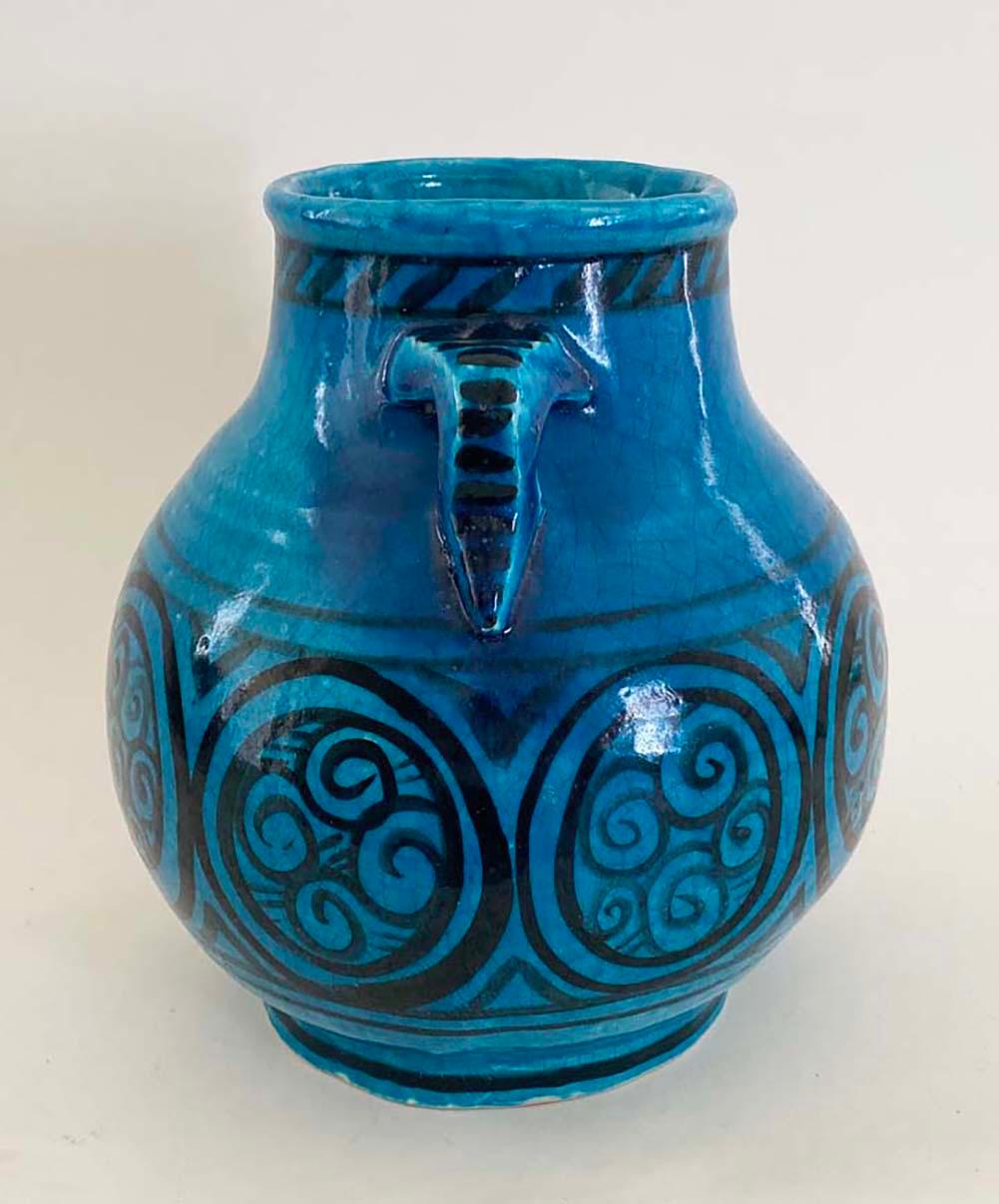 Francese Vaso decorato con smalto blu egiziano francese di Raoul Lachenal, 1930 ca. in vendita