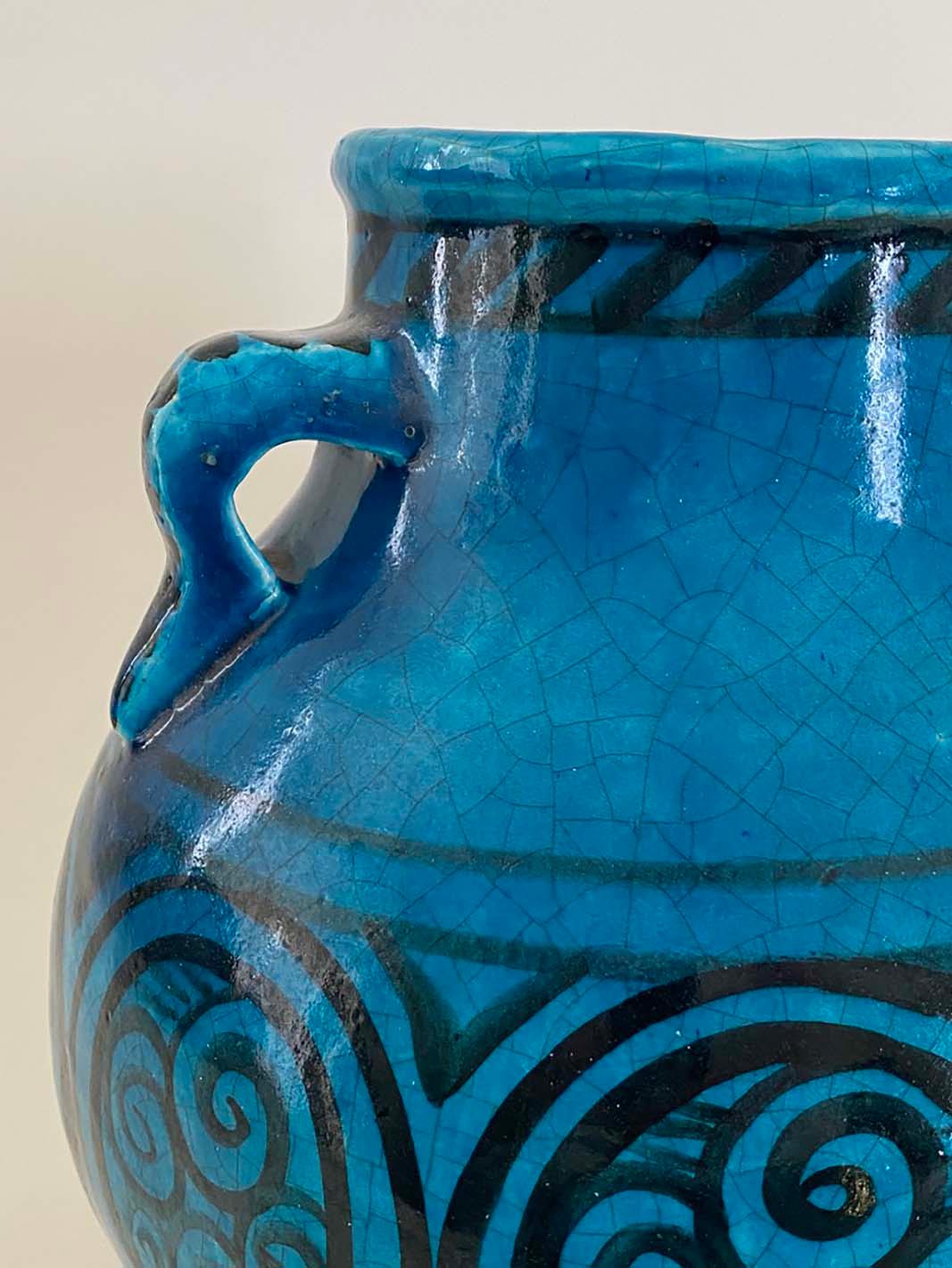 Metà XX secolo Vaso decorato con smalto blu egiziano francese di Raoul Lachenal, 1930 ca. in vendita