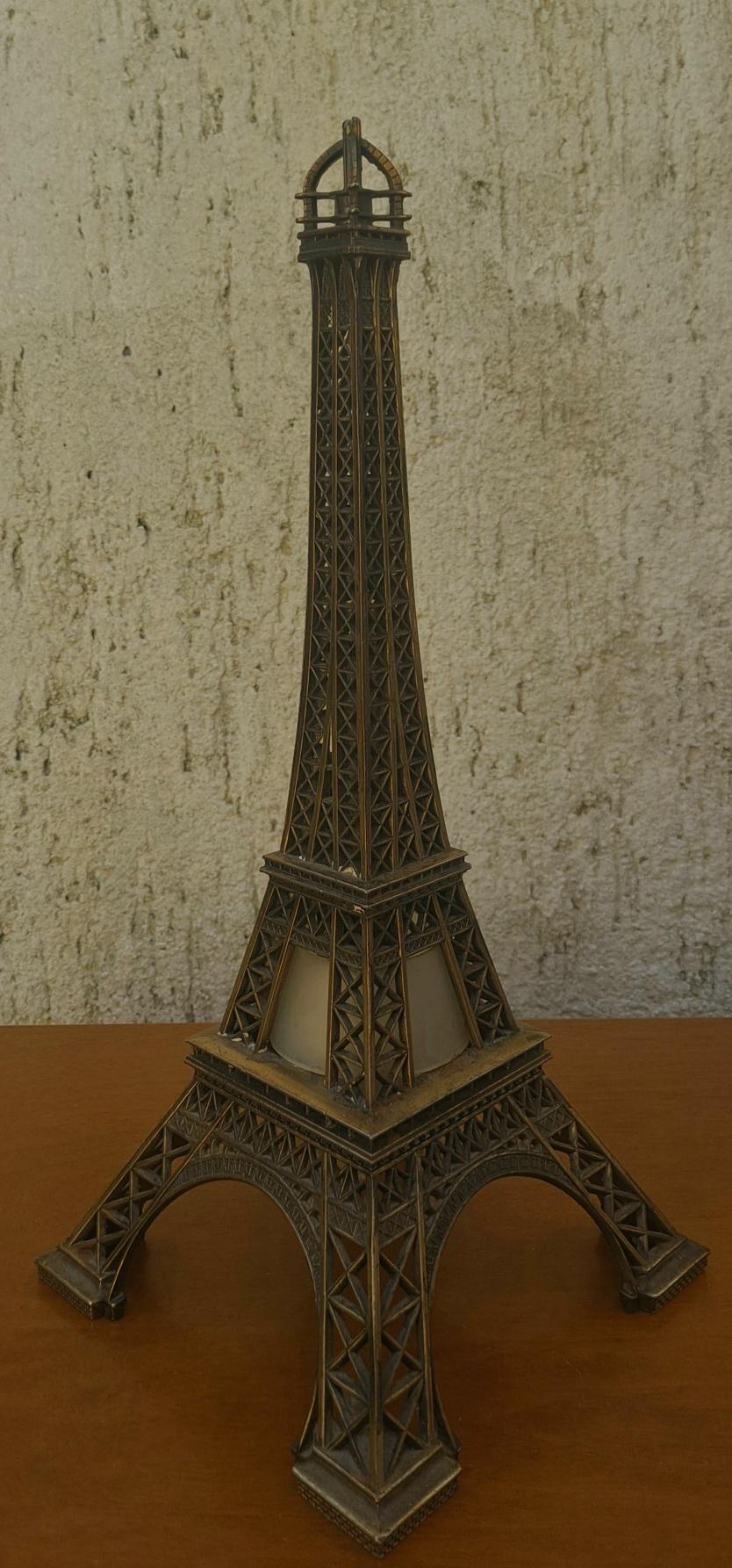 Französischer Eiffelturm  Tischlampe  (Moderne der Mitte des Jahrhunderts) im Angebot