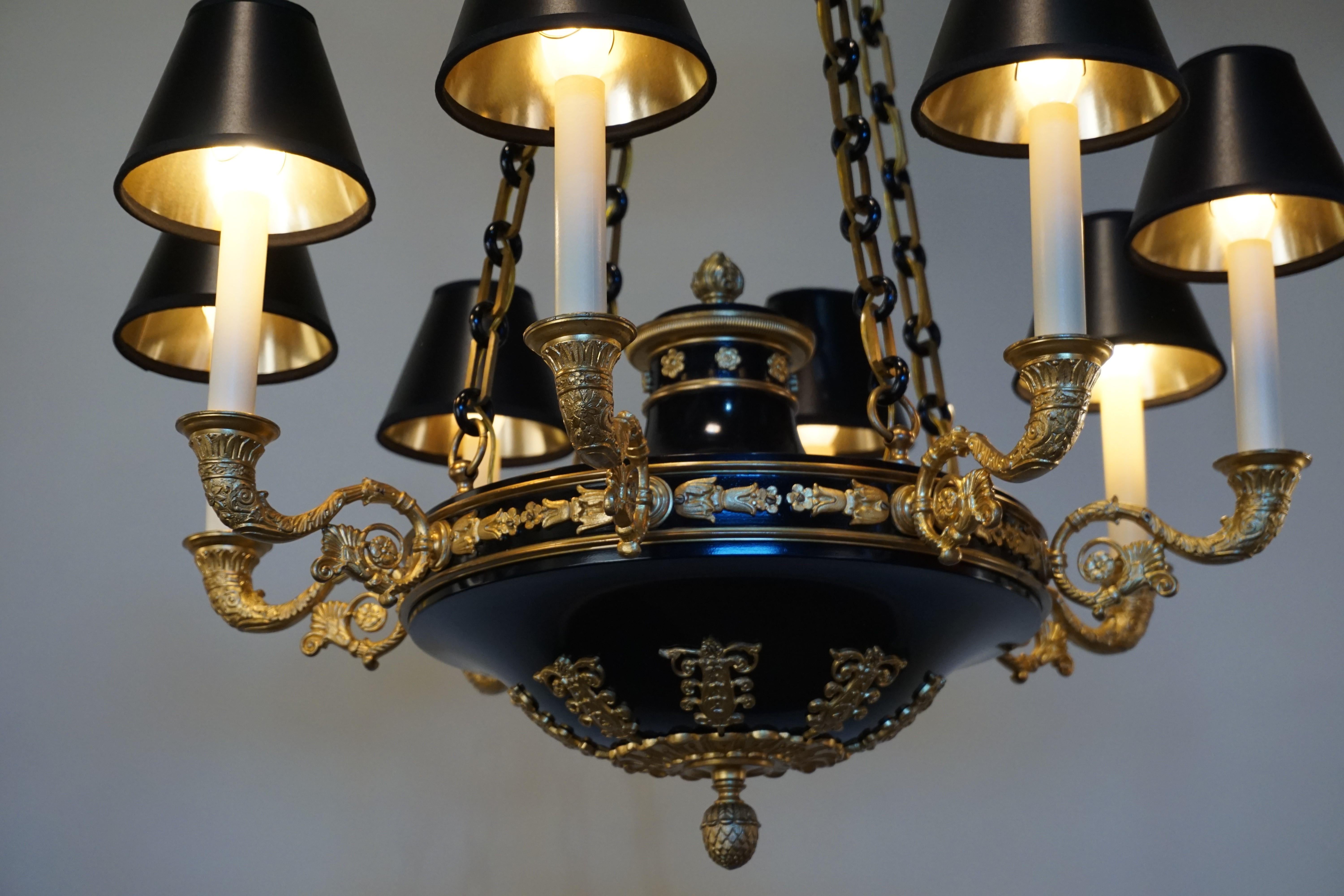 Made in France during 1930s. A truly beautiful eight-light French Empire bronze chandelier.
This chandelier can be fully installed with 34