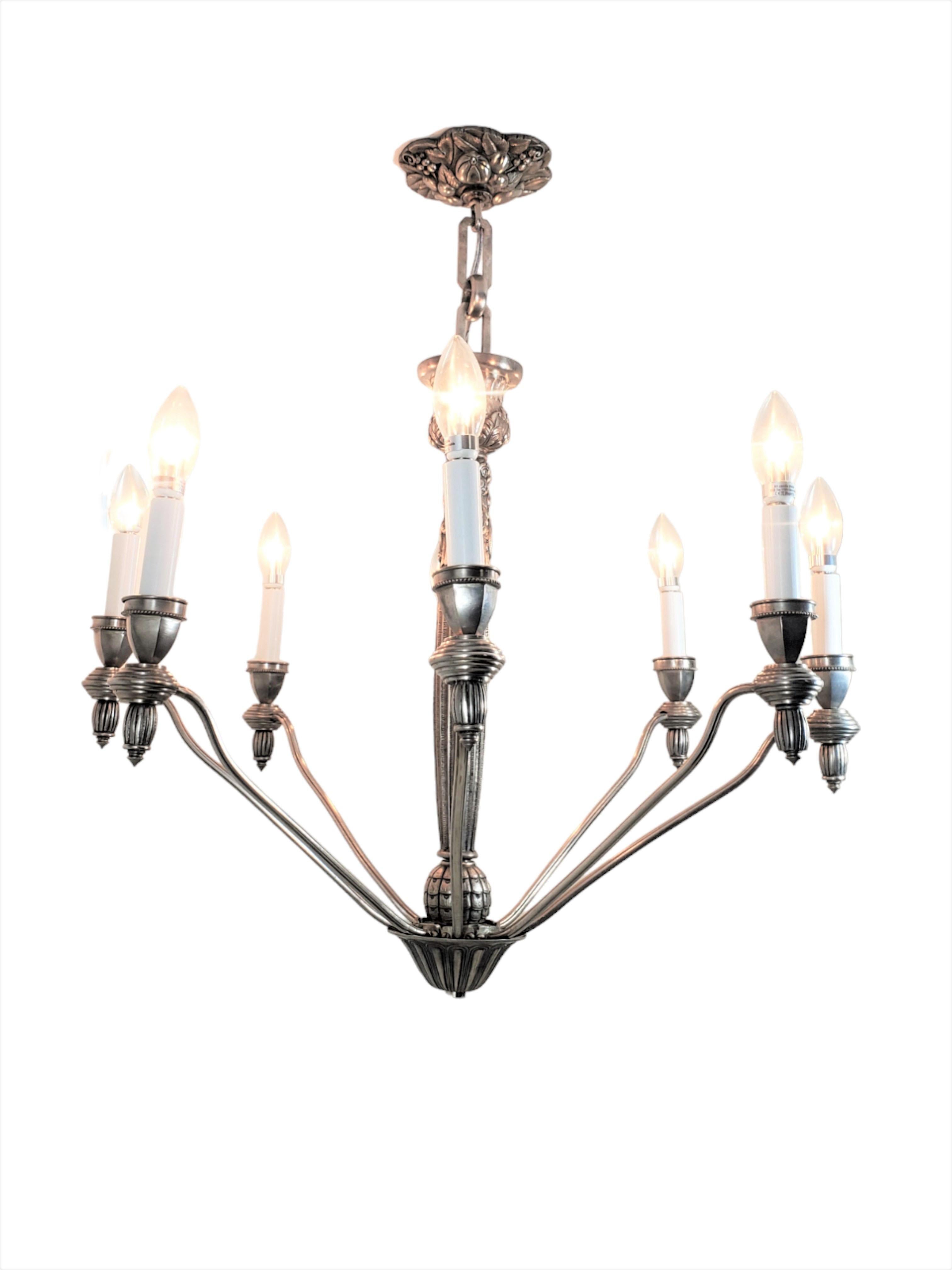 Lampadario francese a otto bracci in bronzo nichelato pesantemente fuso e dettagliato - G.Capon in vendita 7