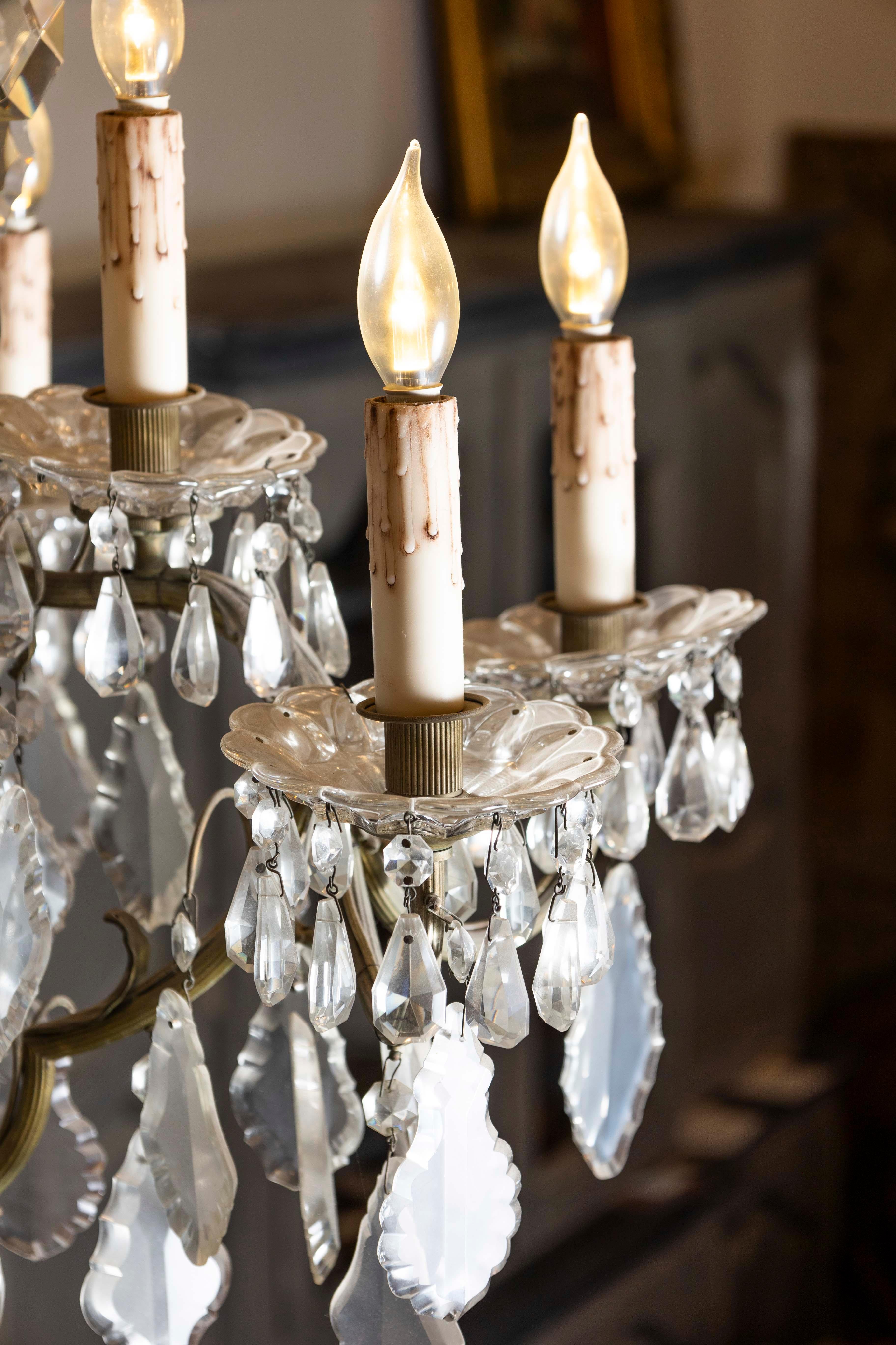 Lampadario francese a otto luci in cristallo con armatura in ferro del XIX secolo In condizioni buone in vendita a Atlanta, GA