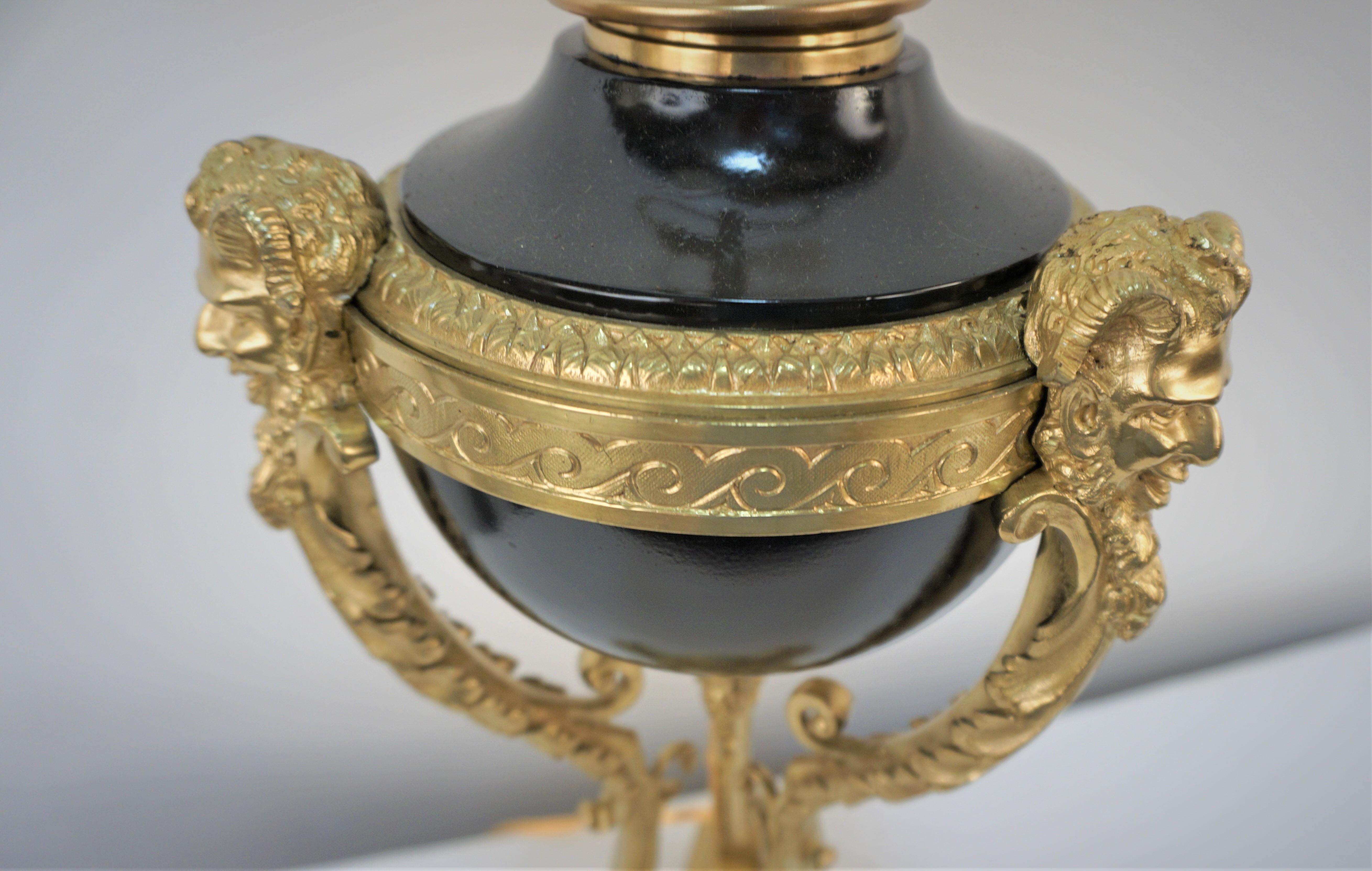 Bronze Lampe à huile Empire française en bronze électrifié en vente