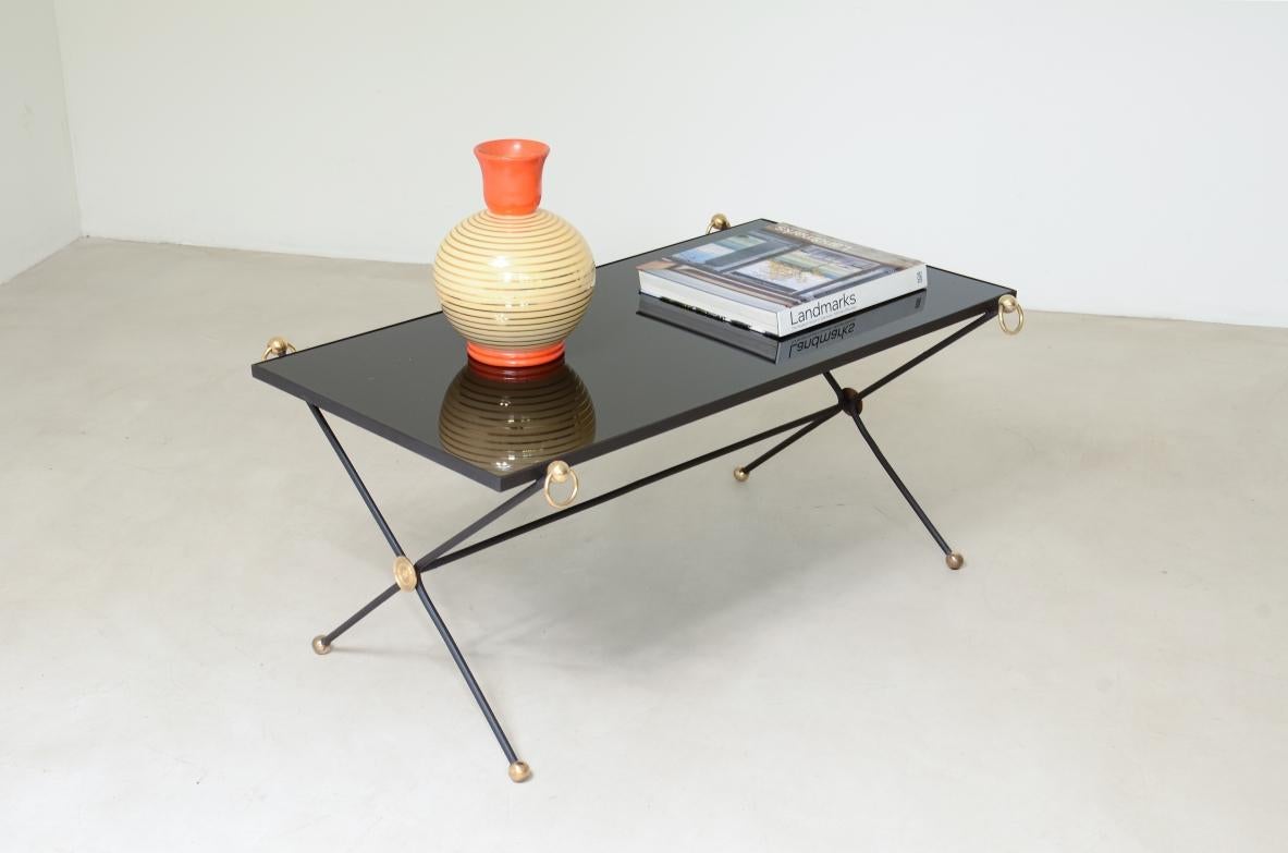 Iron French elegant coffee table in turned iron and brass For Sale