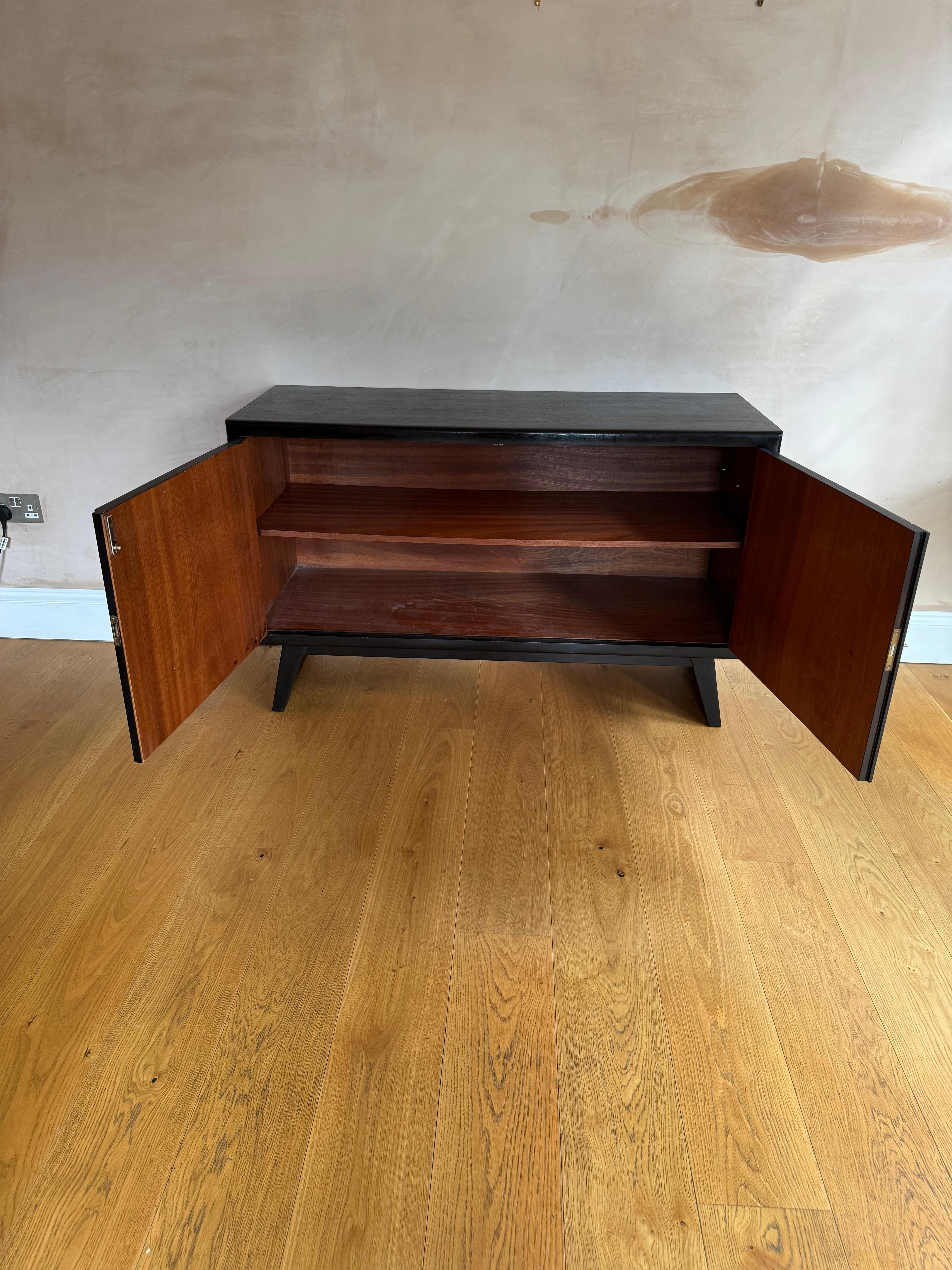 Francese French elegant ebonised  two door cabinet in vendita