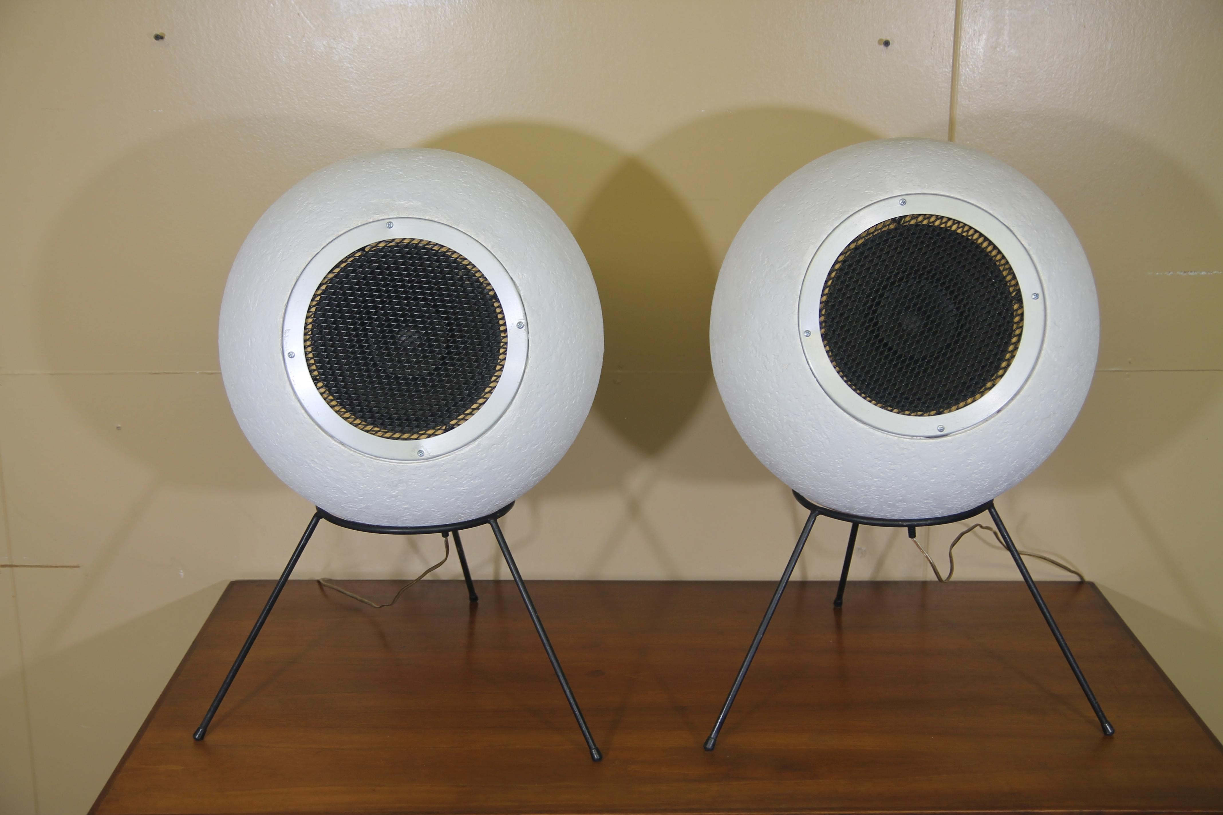 Super rare pair of Elipson AS40 speakers. This pair of speakers is in great condition and has had the drivers rebuilt. Nice soft sounds and will look great in your MCM home. Round speakers rest in metal tripod base.