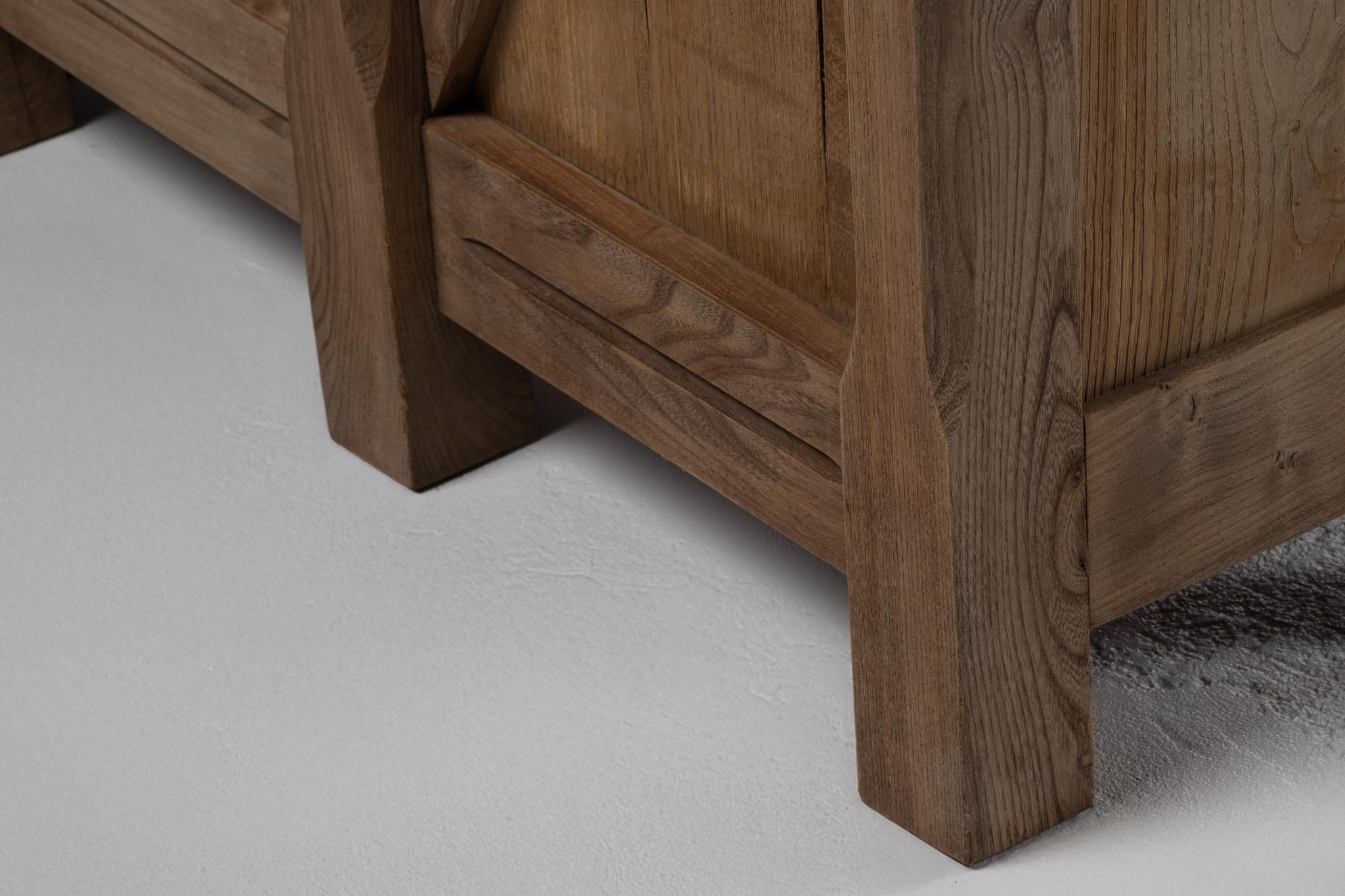 French Elm Bar with Brutalist Detailing For Sale 10