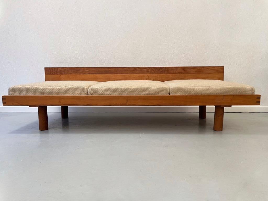 French Elm Daybed sofa L09 by Pierre Chapo, France 1960 In Good Condition For Sale In Geneva, CH