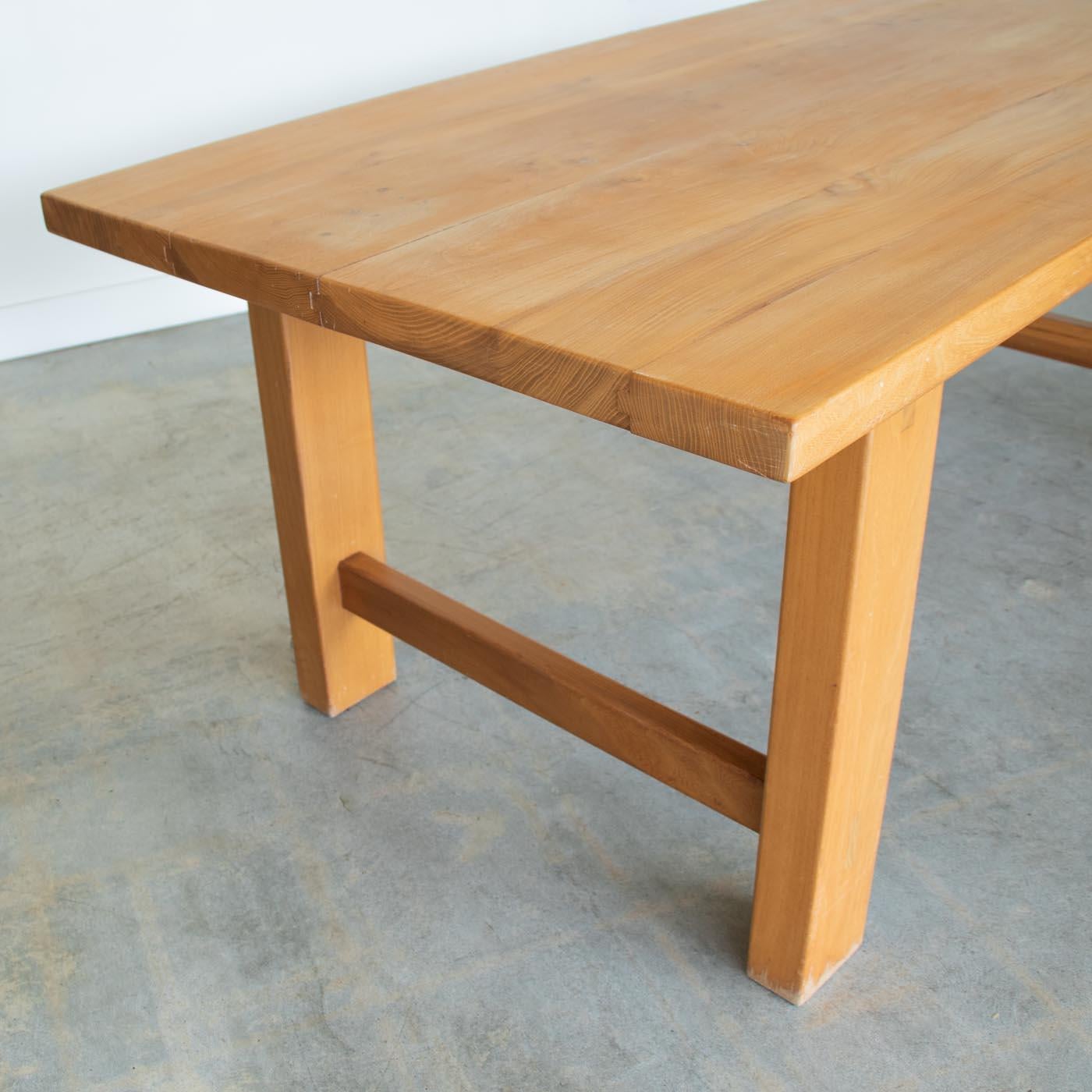 Table de salle à manger en orme français par Maison Regain en vente 2