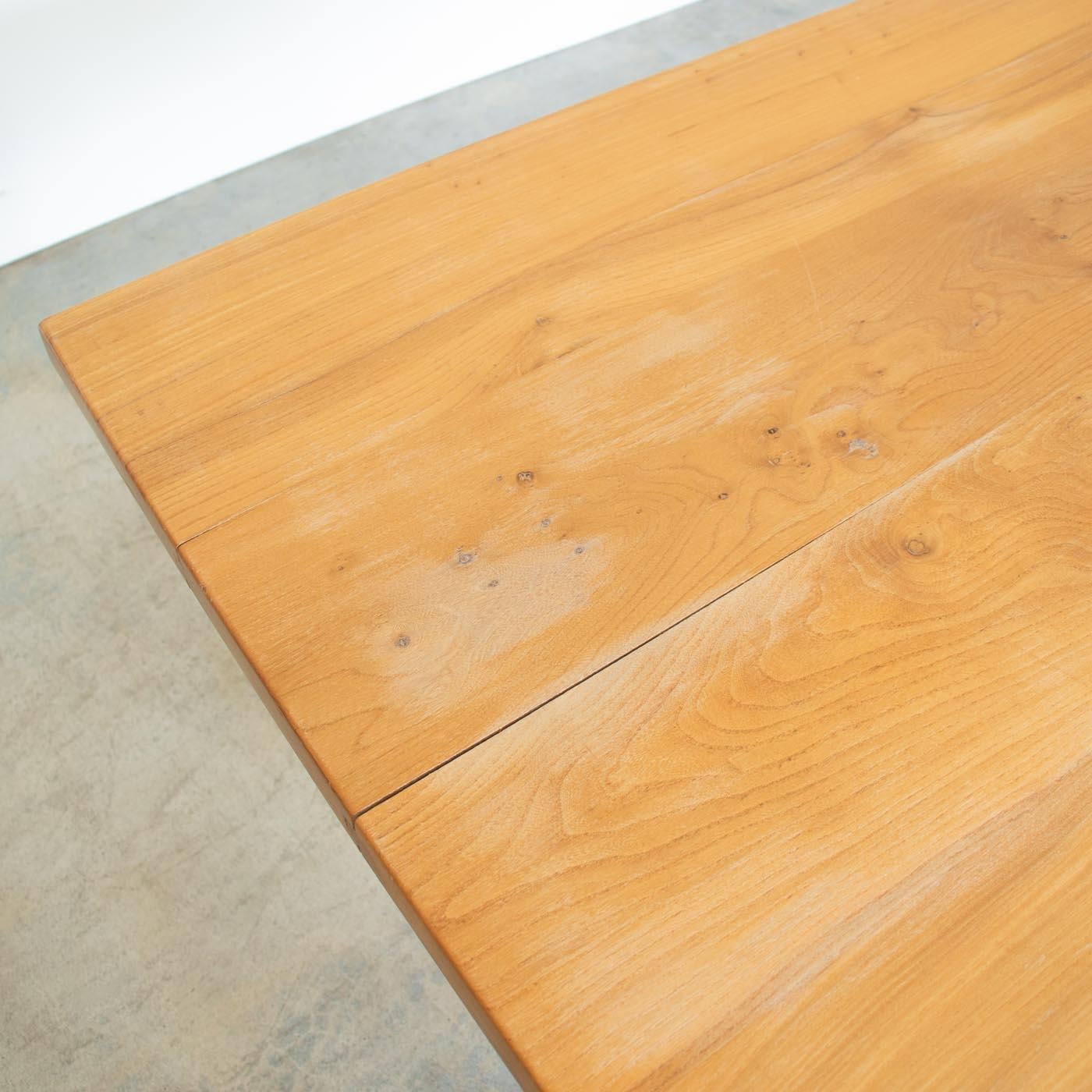 Table de salle à manger en orme français par Maison Regain en vente 5