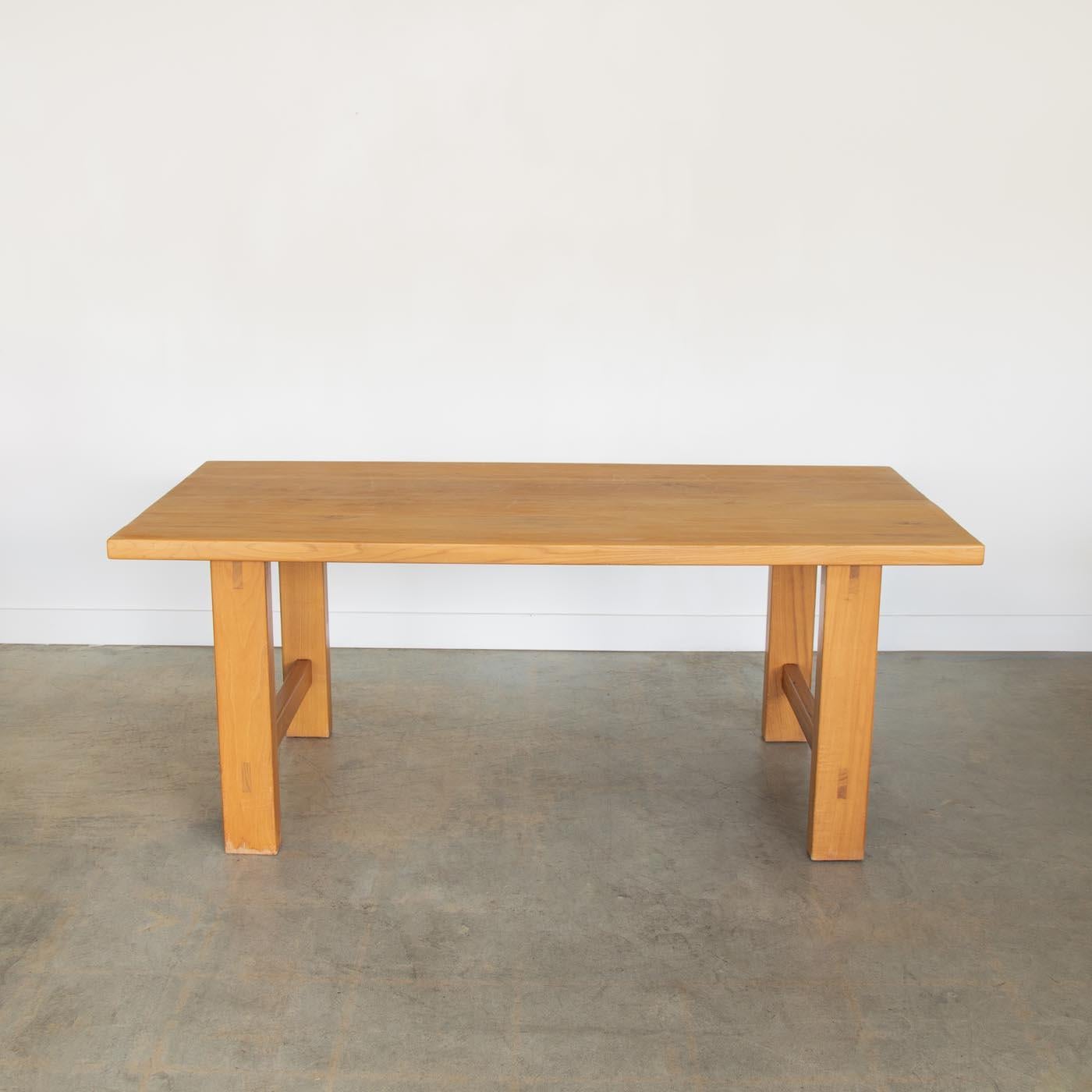 Table de salle à manger en orme français par Maison Regain Bon état - En vente à Los Angeles, CA