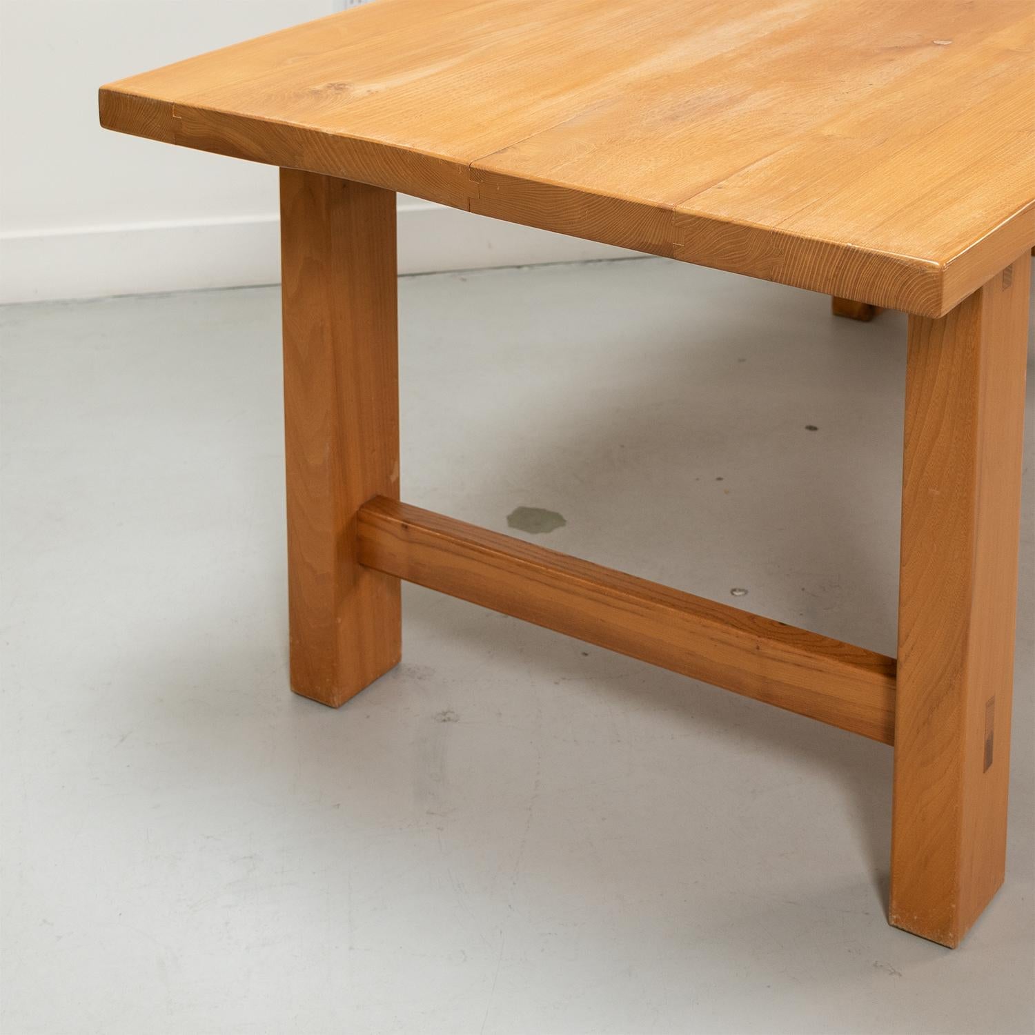 French Elm Dining Table by Maison Regain For Sale 3