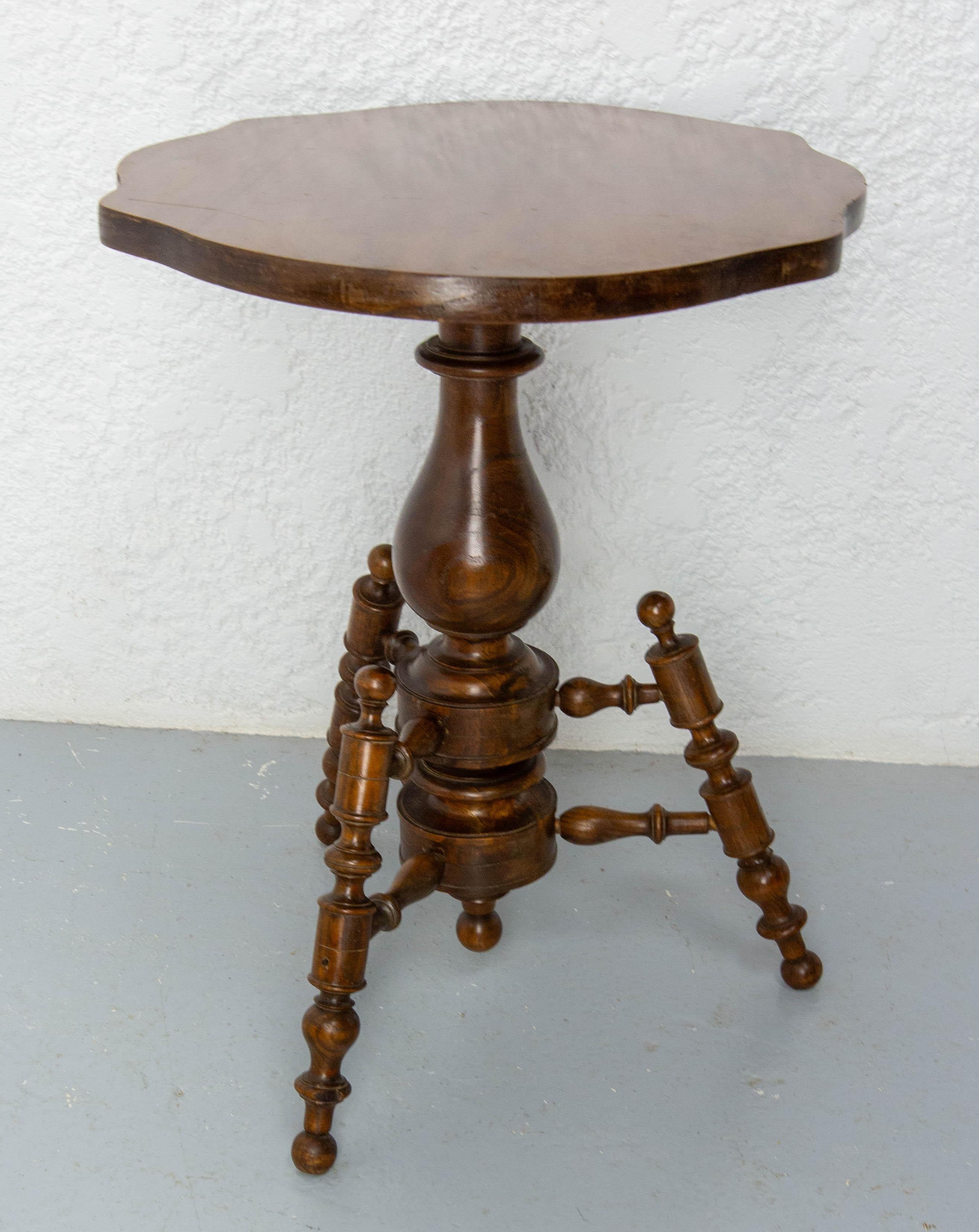 Early 20th Century French Elm Gueridon or Side Table with Turned Feet, circa 1920 For Sale