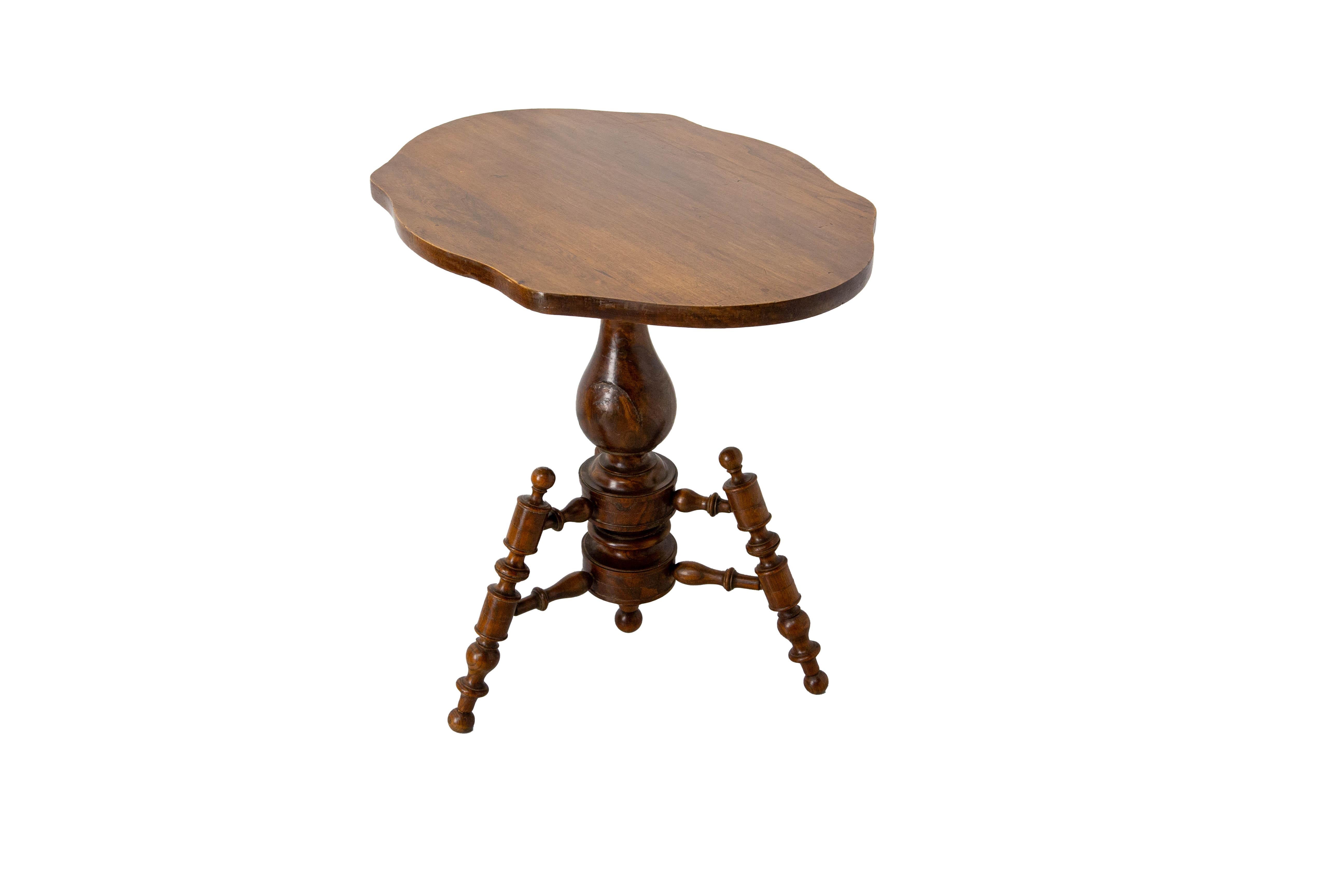 French Elm Gueridon or Side Table with Turned Feet, circa 1920 For Sale 2