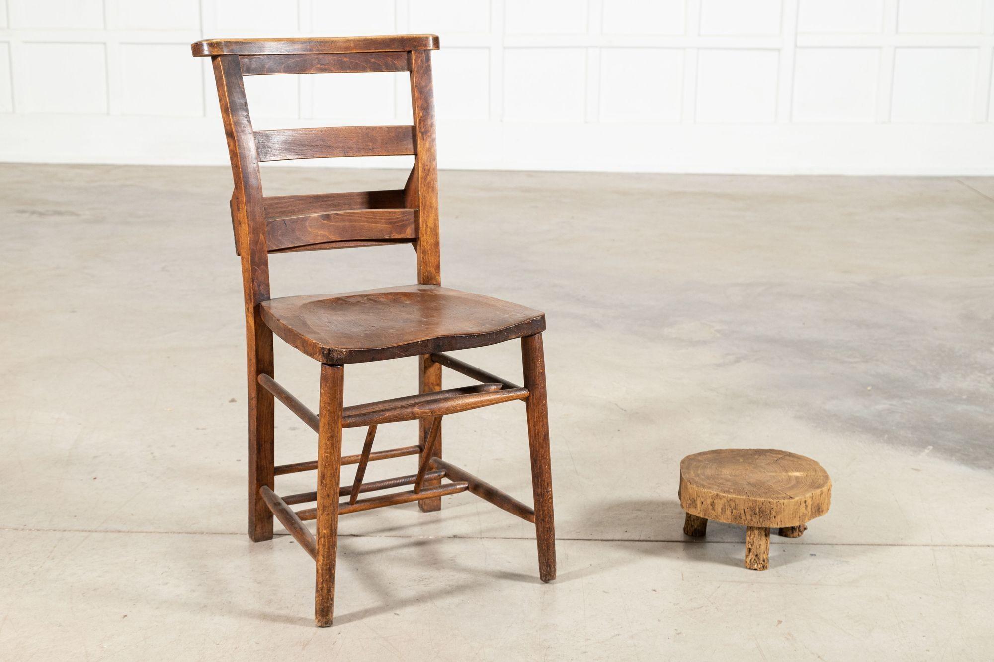 20ième siècle Table d'appoint en orme français en vente