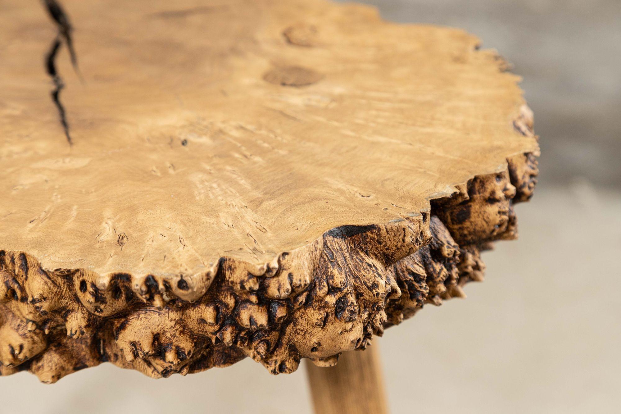 Table d'appoint en orme français en vente 1