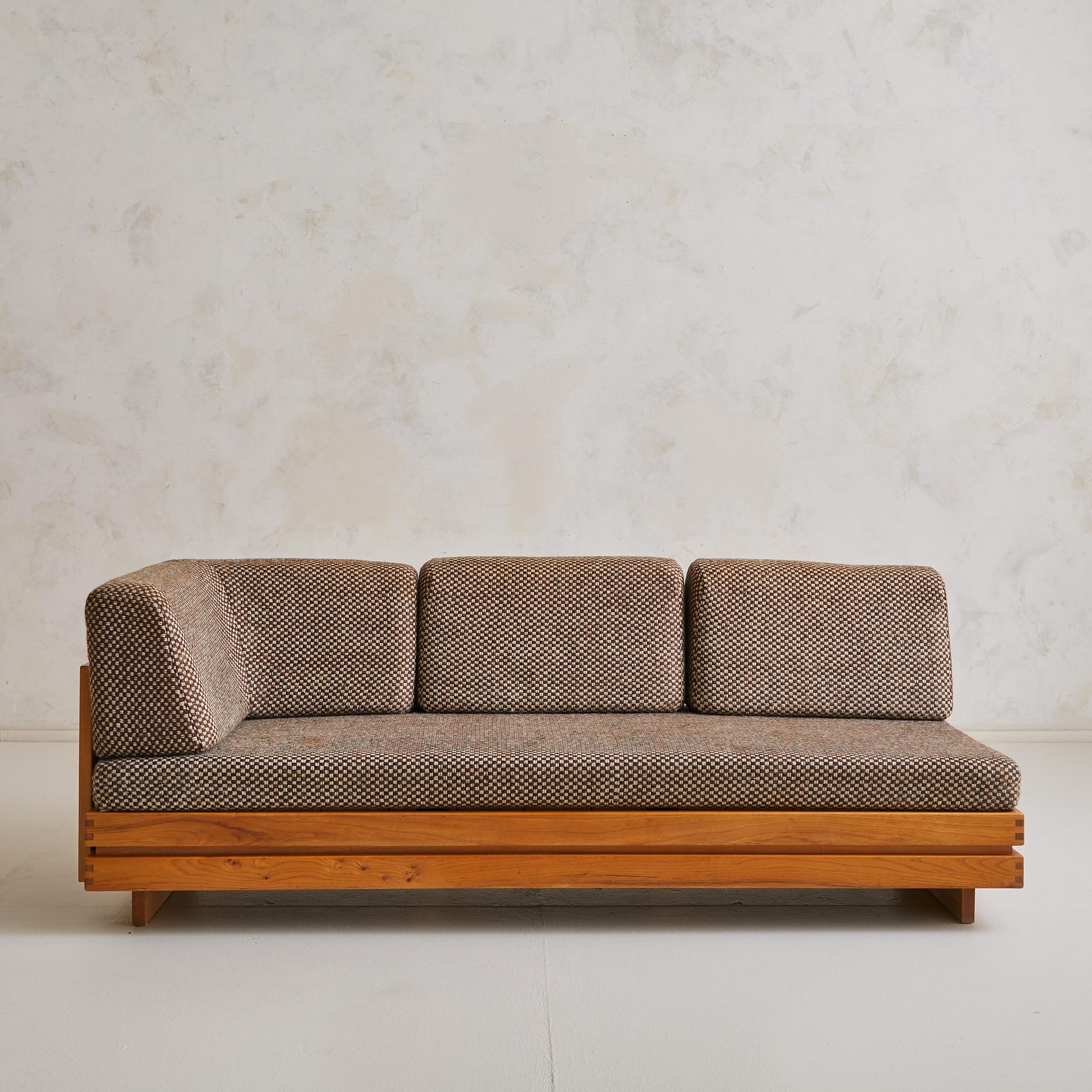 European French Elm Sofa or Daybed by Maison Regain in Brown Checkered Upholstery, 1970s For Sale