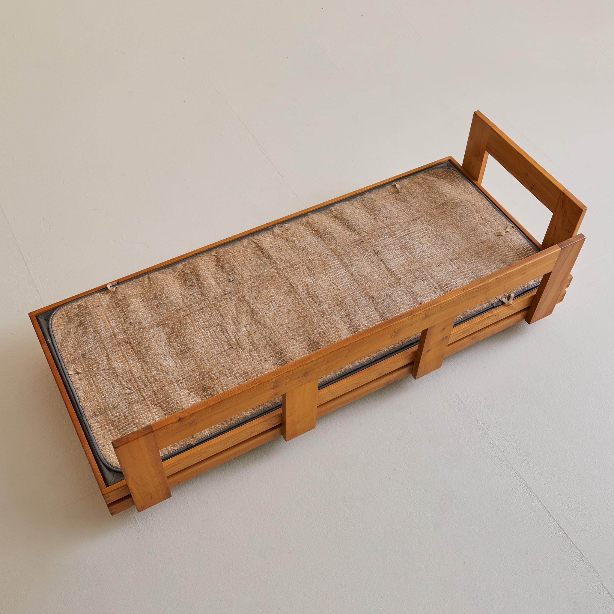 French Elm Sofa or Daybed by Maison Regain in Brown Checkered Upholstery, 1970s In Good Condition For Sale In Chicago, IL