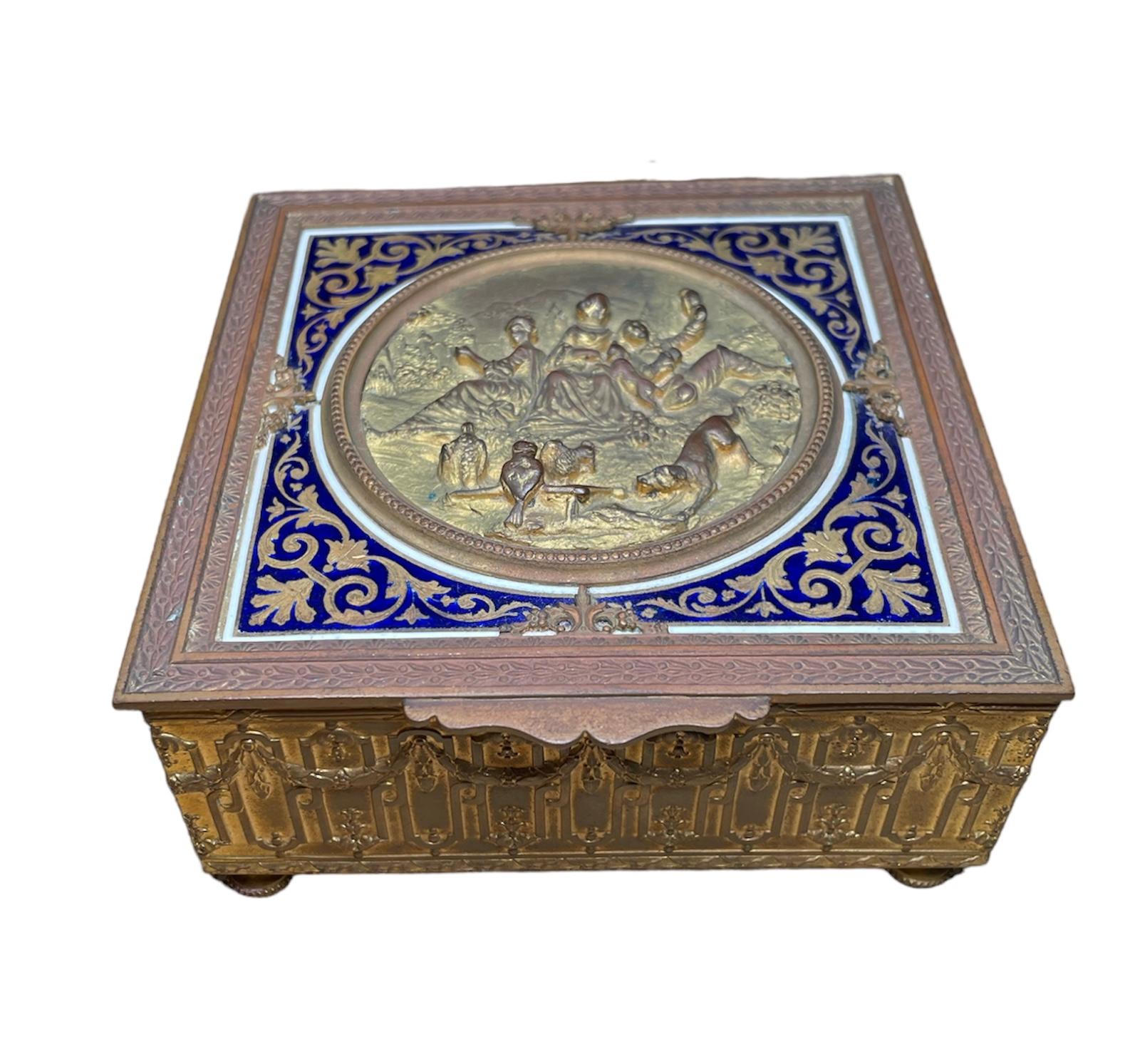 Französisch geprägte Bronze quadratische Trinket / Schmuck-Box (Belle Époque) im Angebot