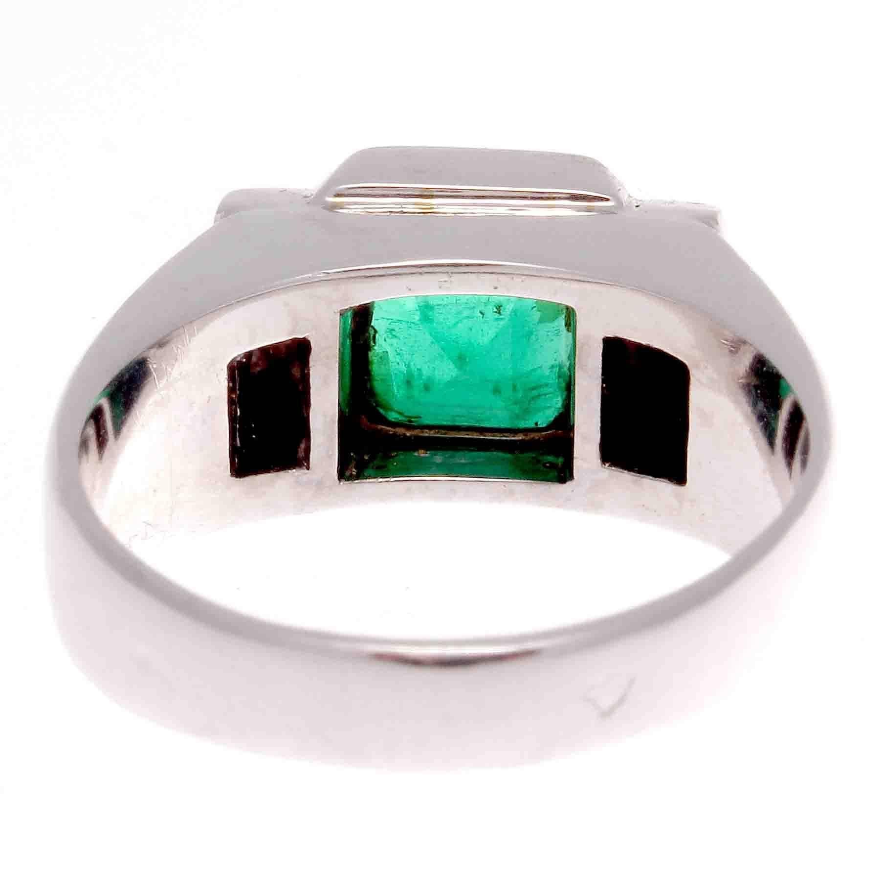 French Emerald Diamond Platinum Ring In Excellent Condition In Beverly Hills, CA