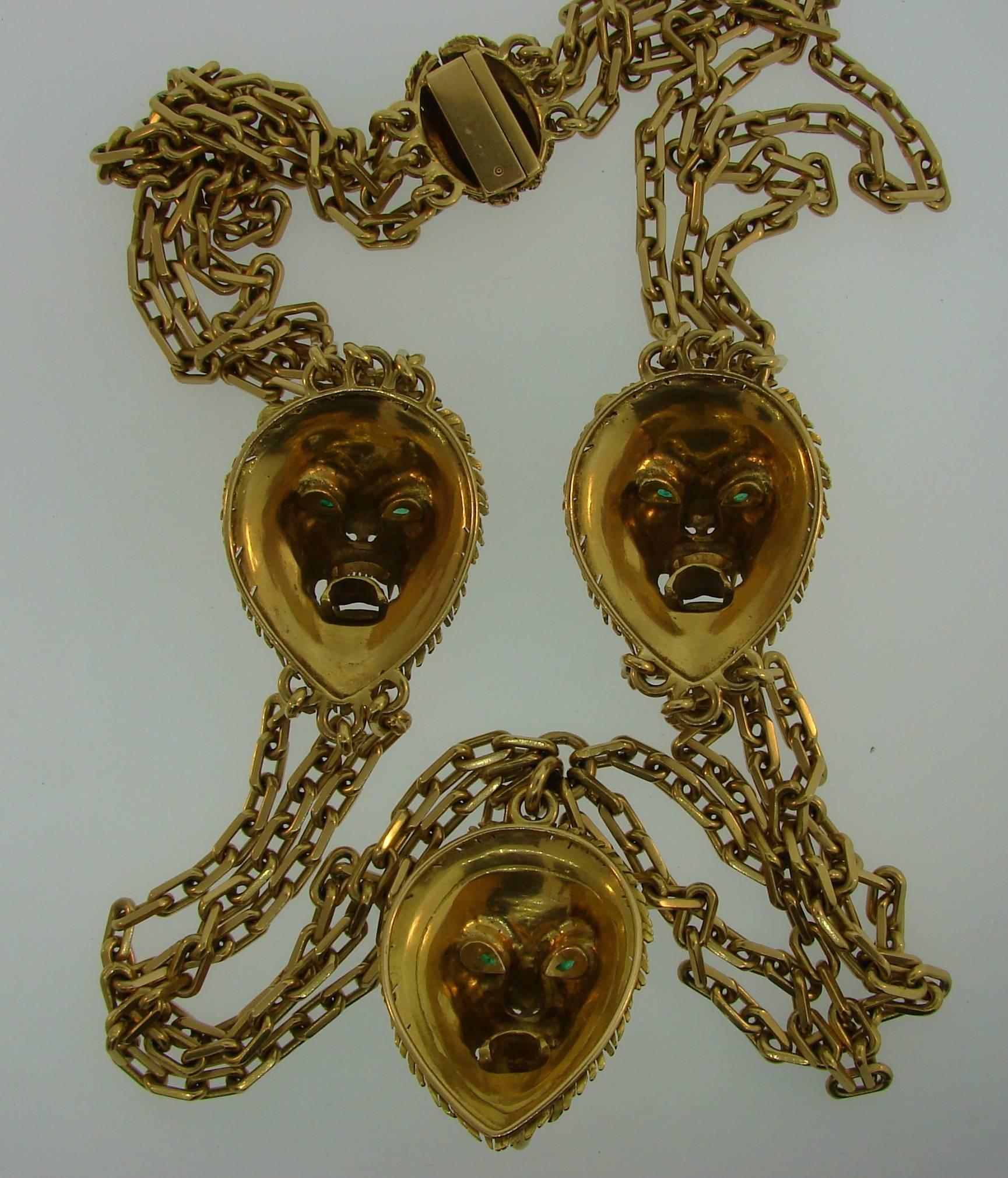 French Emerald Yellow Gold Chain Necklace with Lion Medallions, 1970s 5