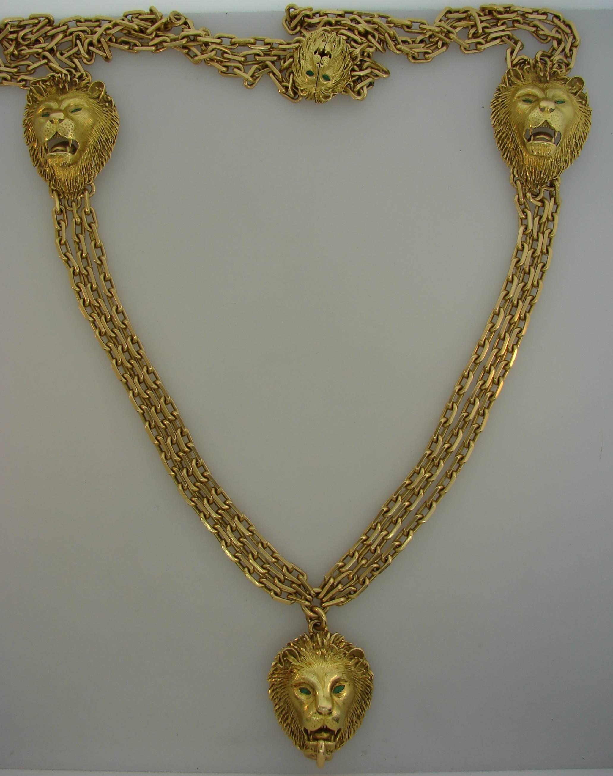 French Emerald Yellow Gold Chain Necklace with Lion Medallions, 1970s In Excellent Condition In Beverly Hills, CA