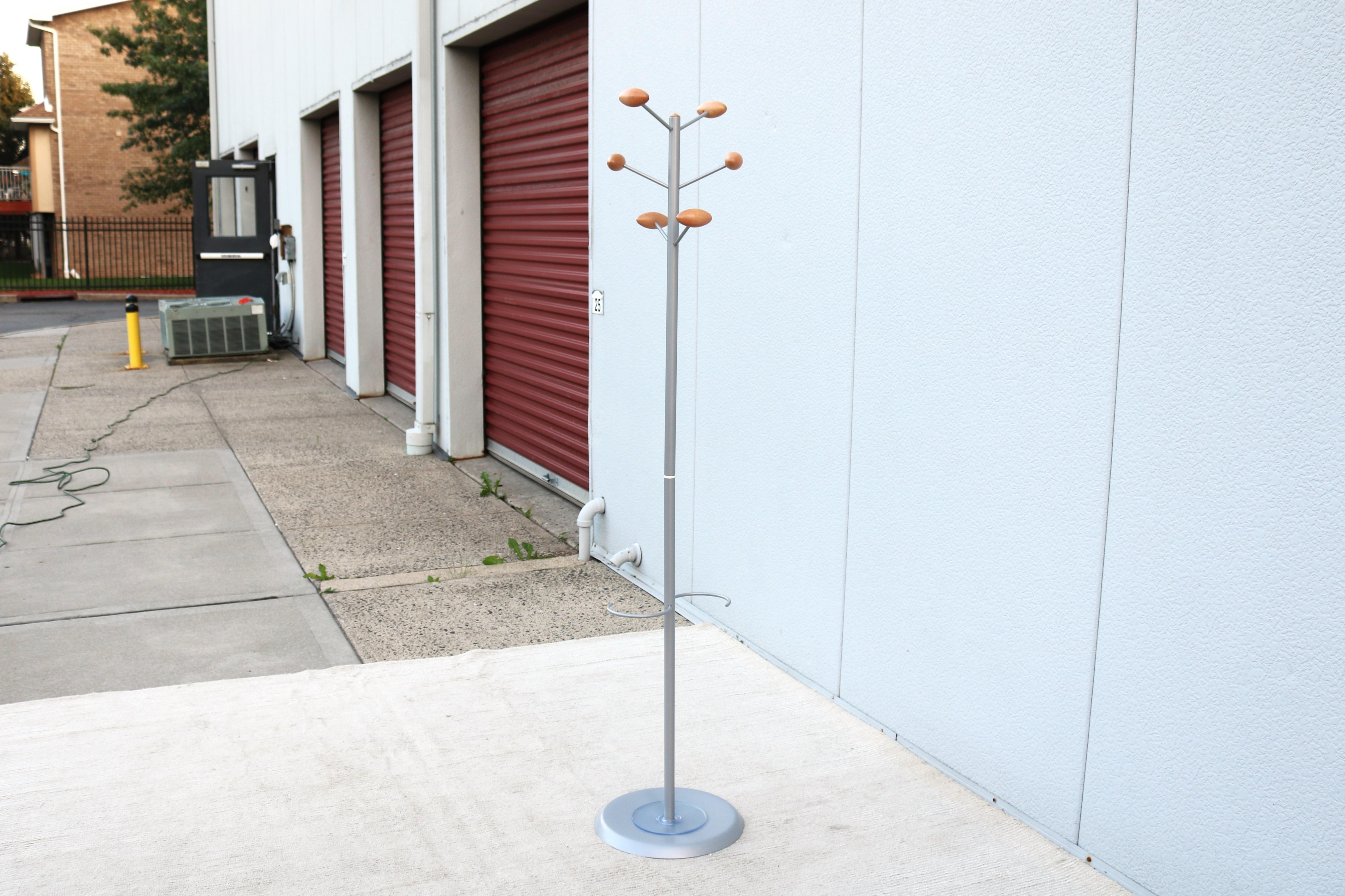 Französischer Emmanuel Gallina für Manade Paris Kleiderständer/Garderobenbaum aus Stahl und Holz im Zustand „Hervorragend“ im Angebot in Secaucus, NJ