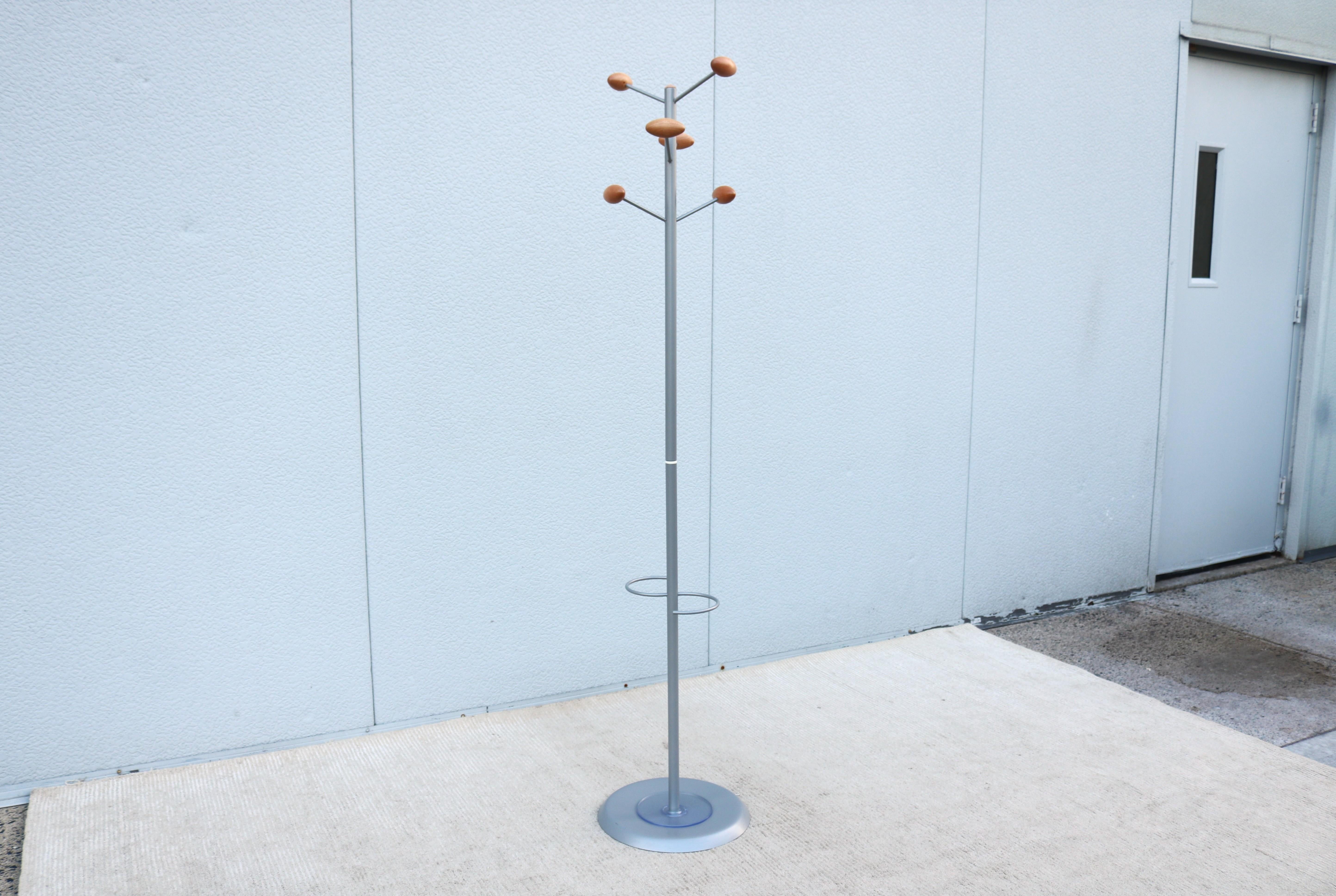 Französischer Emmanuel Gallina für Manade Paris Kleiderständer/Garderobenbaum aus Stahl und Holz (21. Jahrhundert und zeitgenössisch) im Angebot