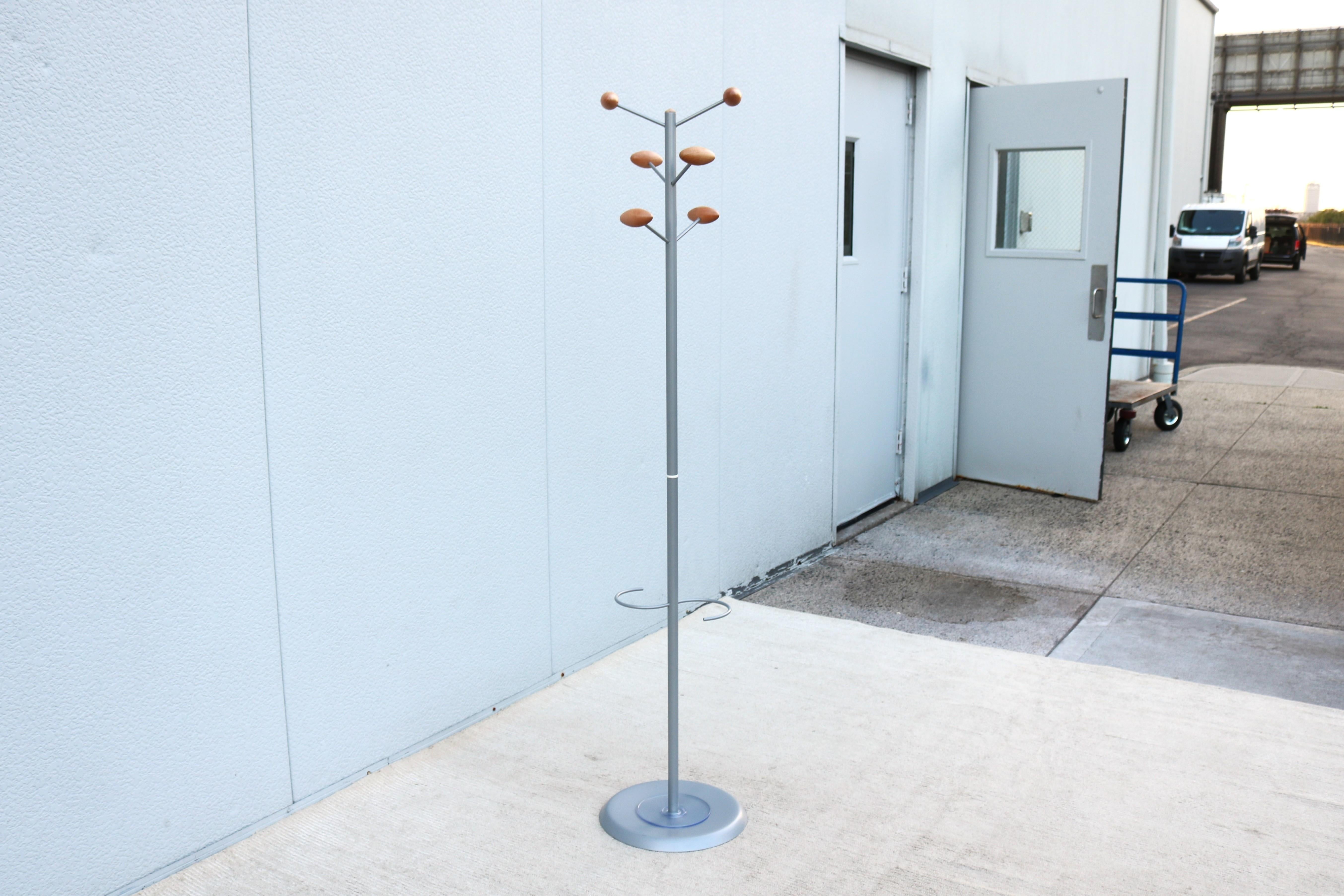 Französischer Emmanuel Gallina für Manade Paris Kleiderständer/Garderobenbaum aus Stahl und Holz im Angebot 1