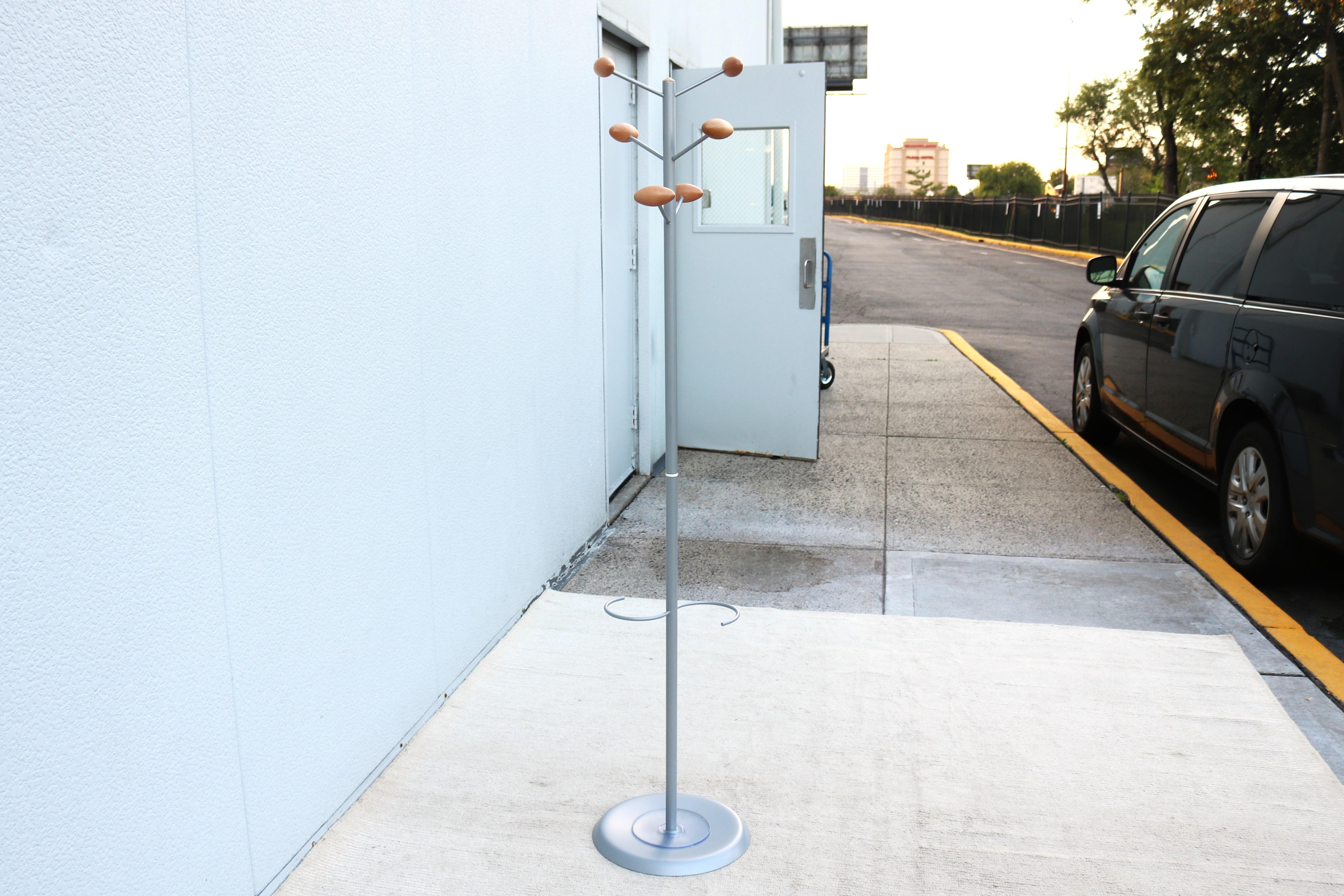 Französischer Emmanuel Gallina für Manade Paris Kleiderständer/Garderobenbaum aus Stahl und Holz im Angebot 2