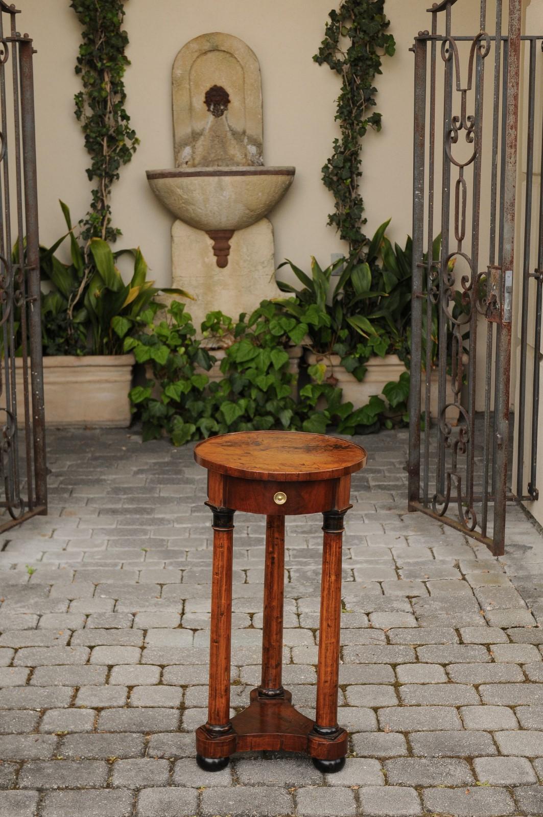 French Empire 1820s Walnut Pedestal Table with Single Drawer and Doric Columns In Good Condition In Atlanta, GA