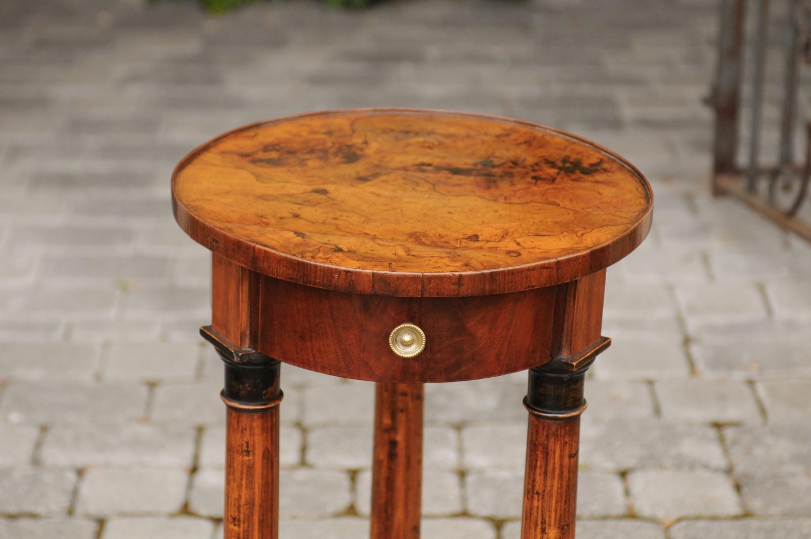 19th Century French Empire 1820s Walnut Pedestal Table with Single Drawer and Doric Columns