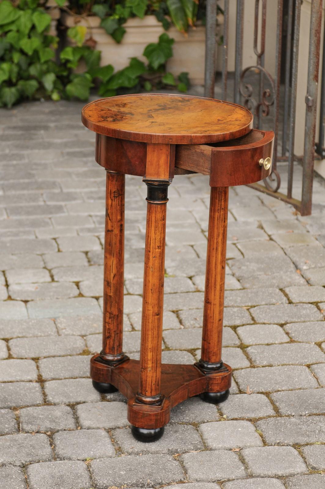 French Empire 1820s Walnut Pedestal Table with Single Drawer and Doric Columns 4