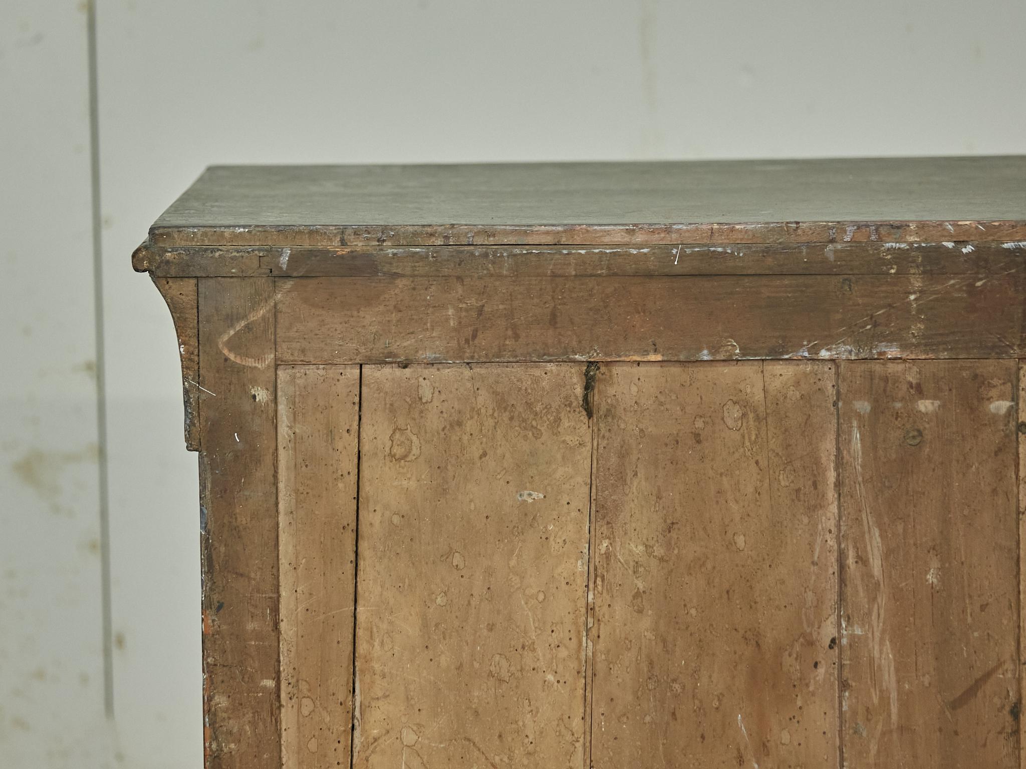 French Empire 19th Century Painted Wood Four-Drawer Commode with Gilt Busts For Sale 14