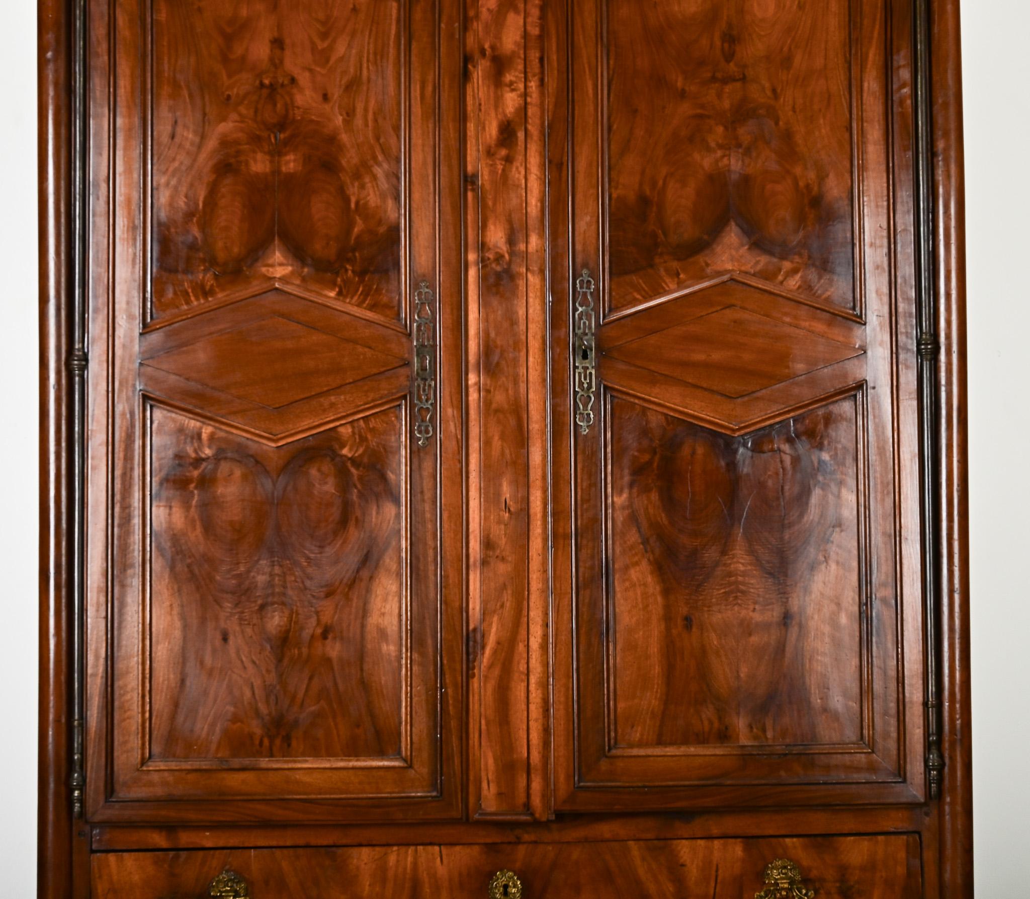 French Empire 19th Century Walnut Armoire For Sale 5