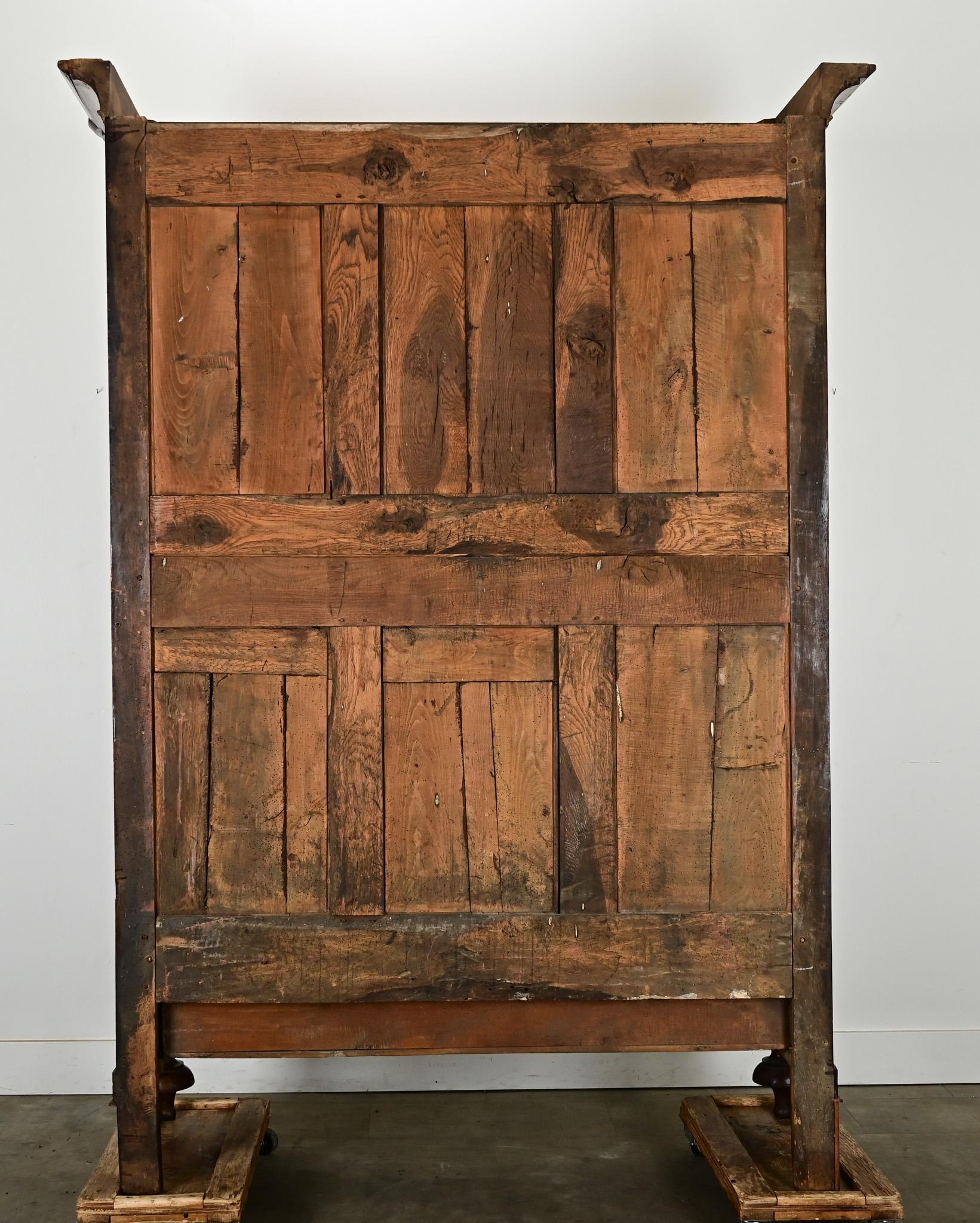 French Empire 19th Century Walnut Armoire In Good Condition For Sale In Baton Rouge, LA
