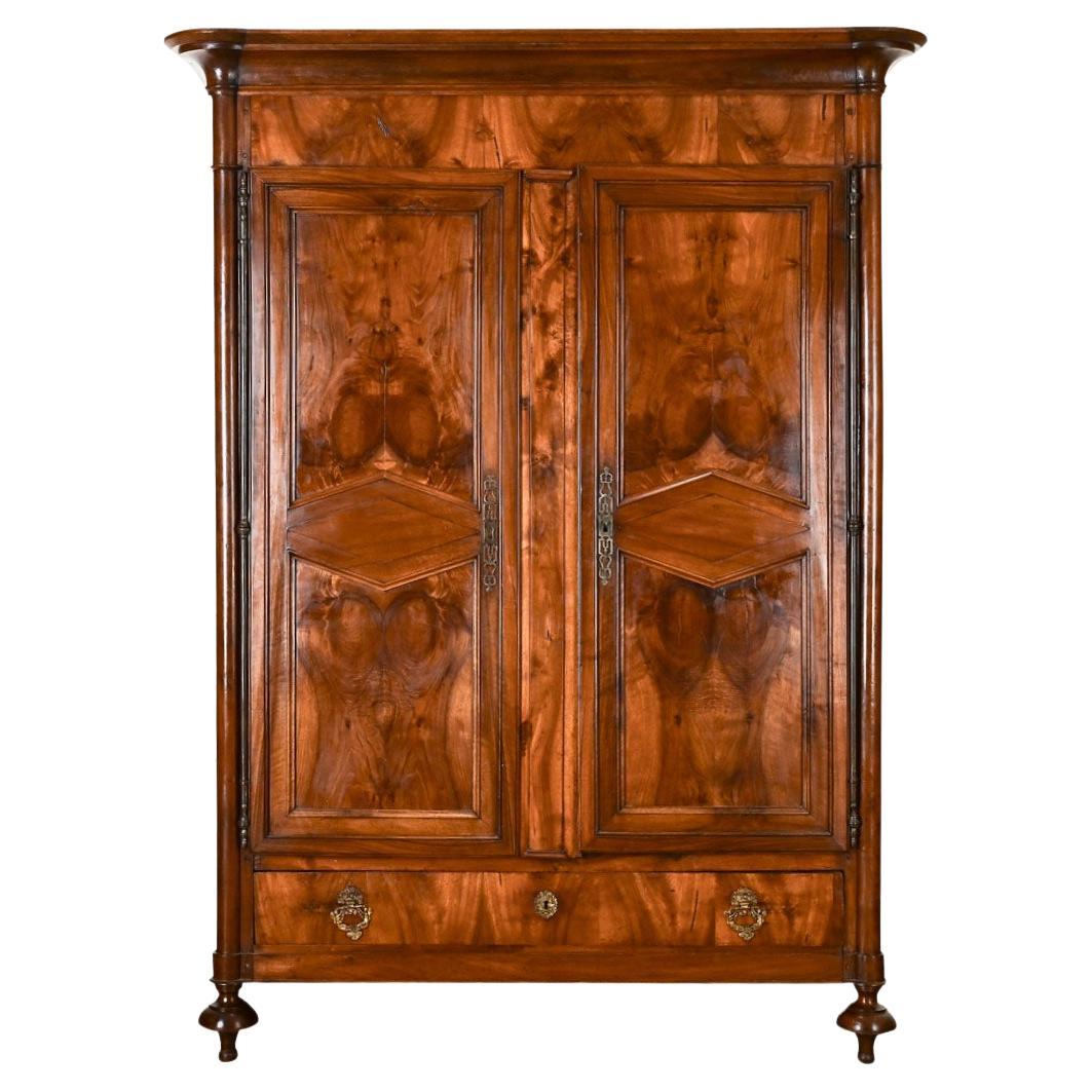 Armoire Empire française en noyer du 19ème siècle