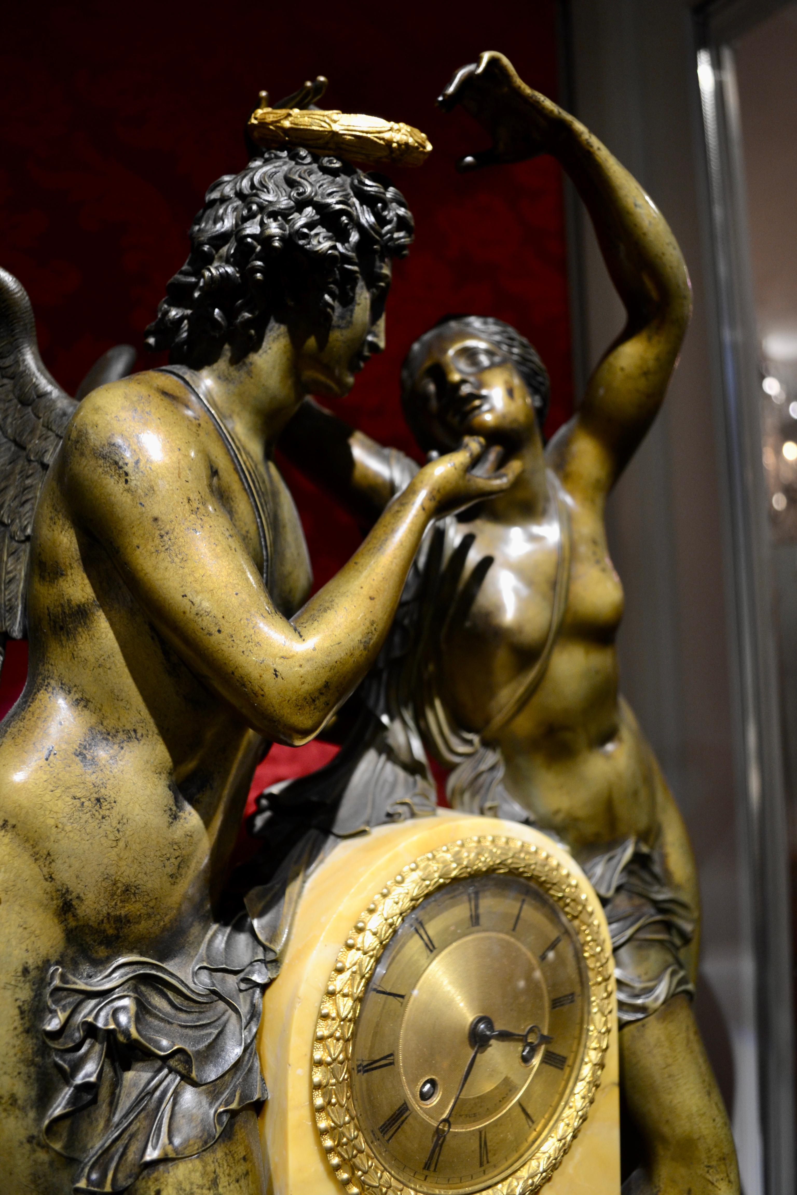 Allegorische französische Empire-Uhrgarnitur „Psyche Crowning Amor“, Französisches Empire im Angebot 5