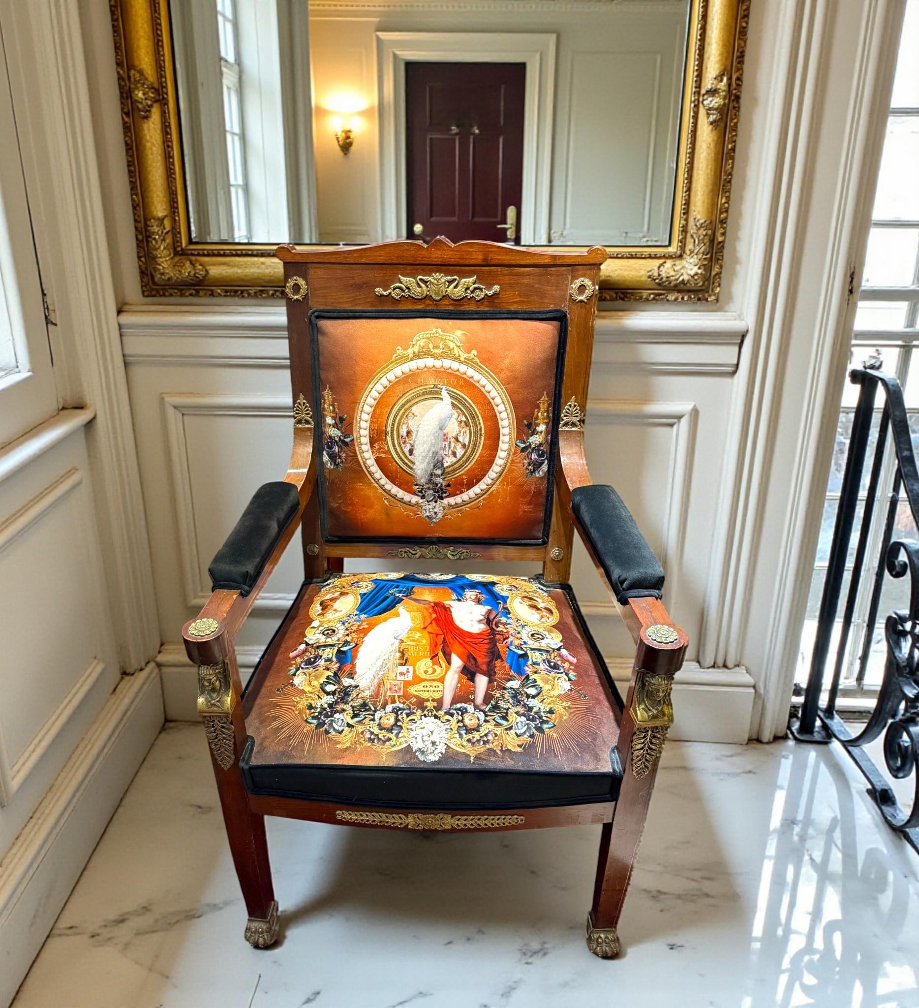 Sillón Imperio Francés Retapizado con Monturas de Bronce Dorado, S. XIX Tallado a mano en venta