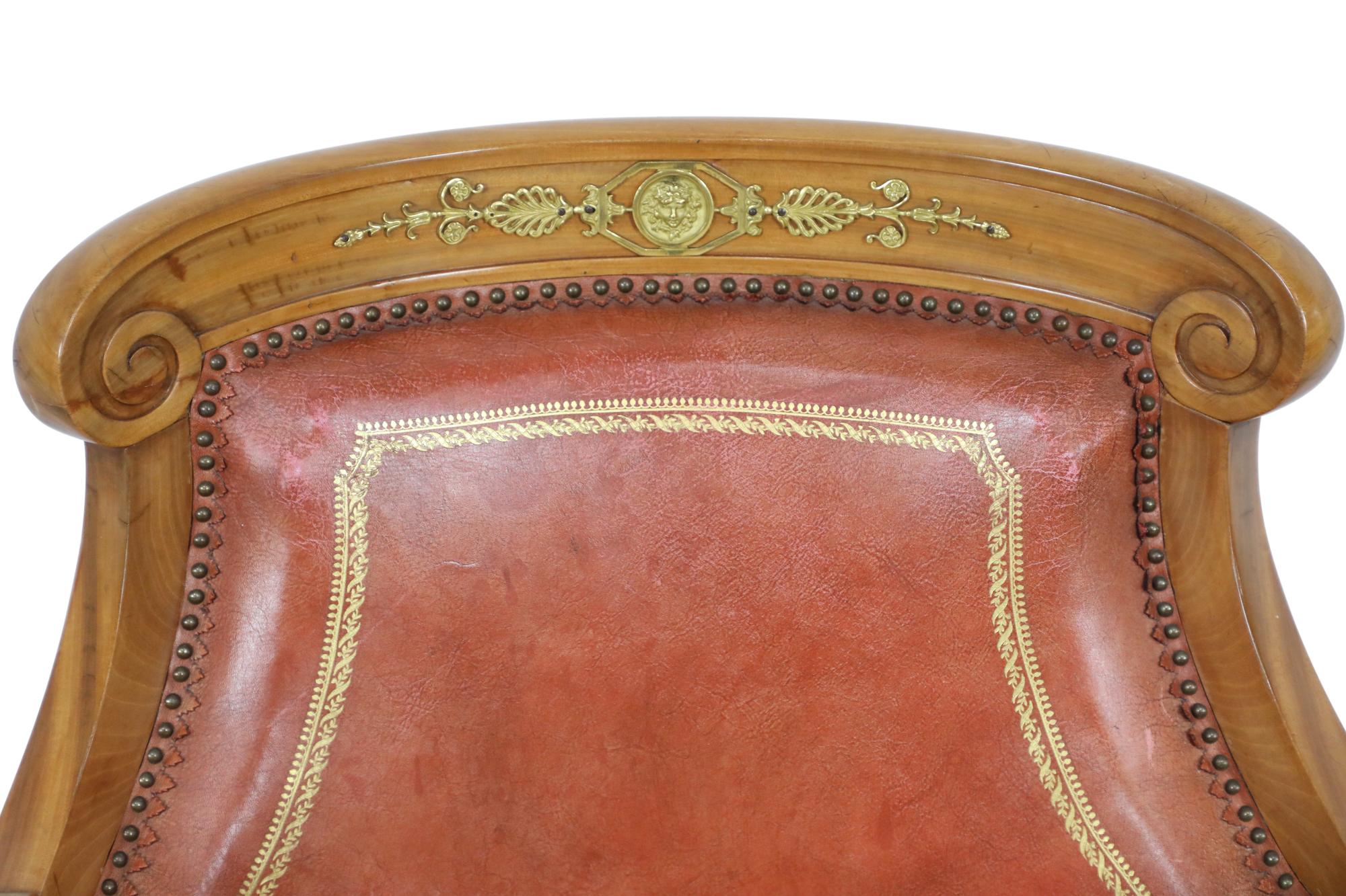 Französisches Empire Blondes Mahagoni Drehstuhl aus Leder mit Bronzeschmuck im Angebot 8