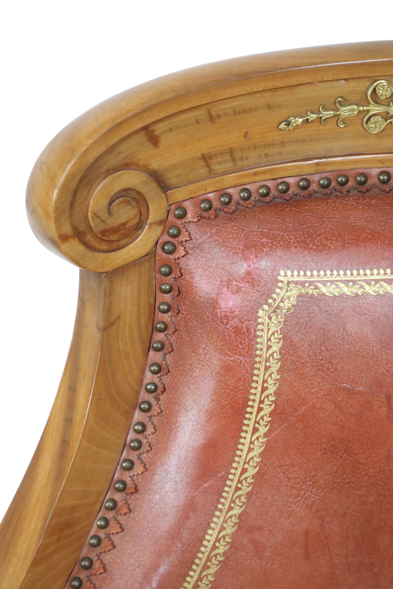 Französisches Empire Blondes Mahagoni Drehstuhl aus Leder mit Bronzeschmuck im Angebot 11